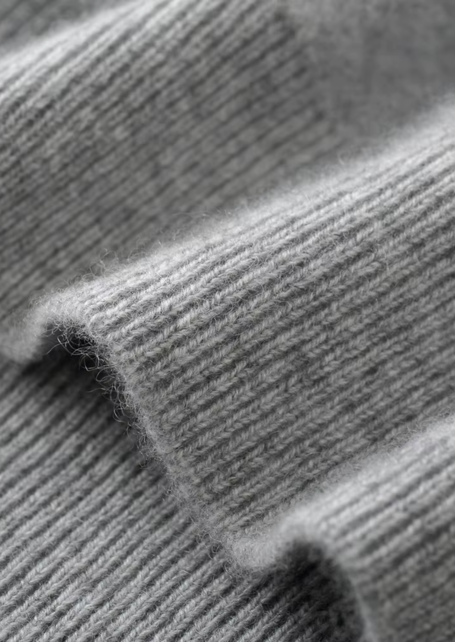 Cardigan Gola V em Lã Merino Extrafina