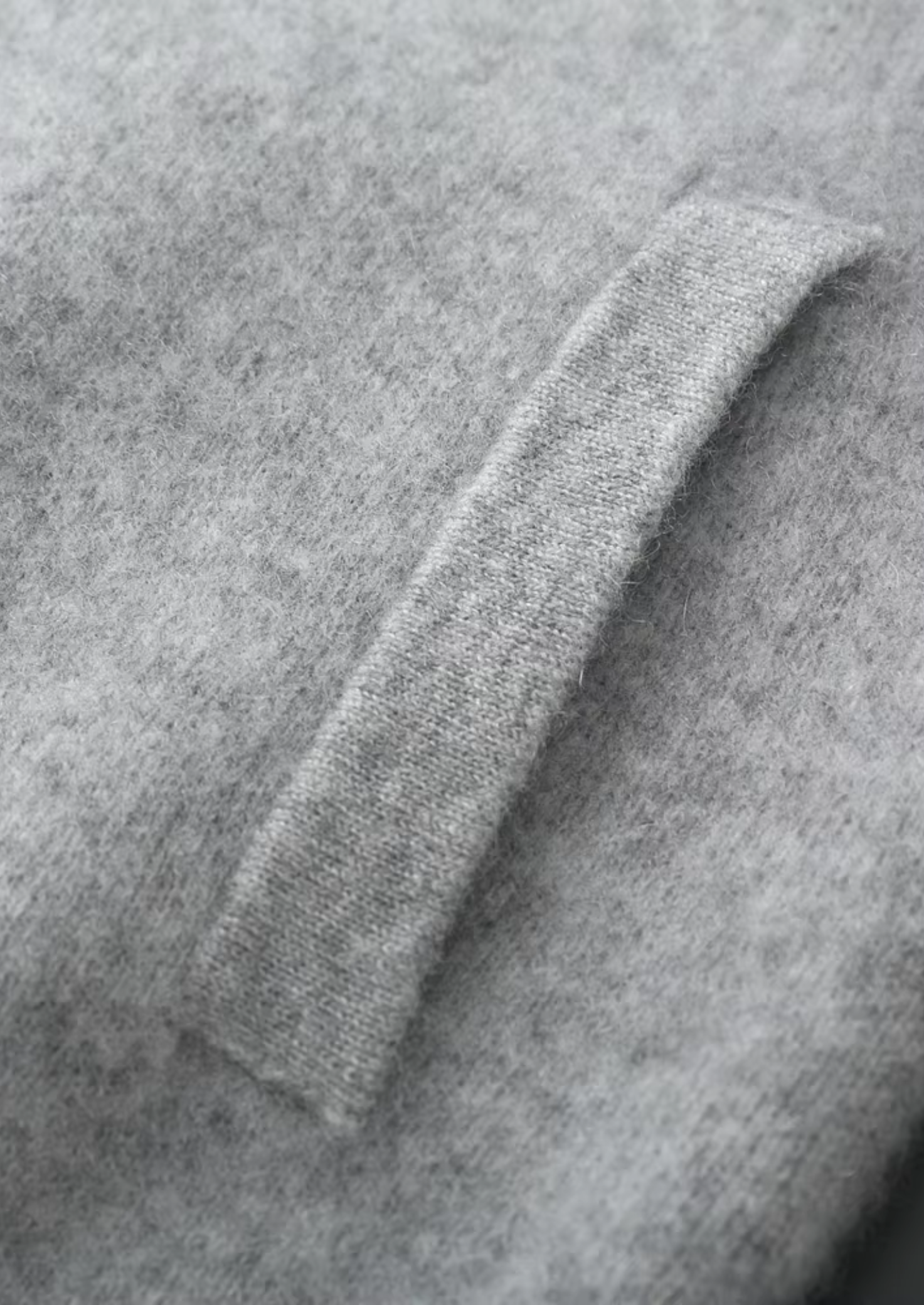Cardigan Gola V em Lã Merino Extrafina