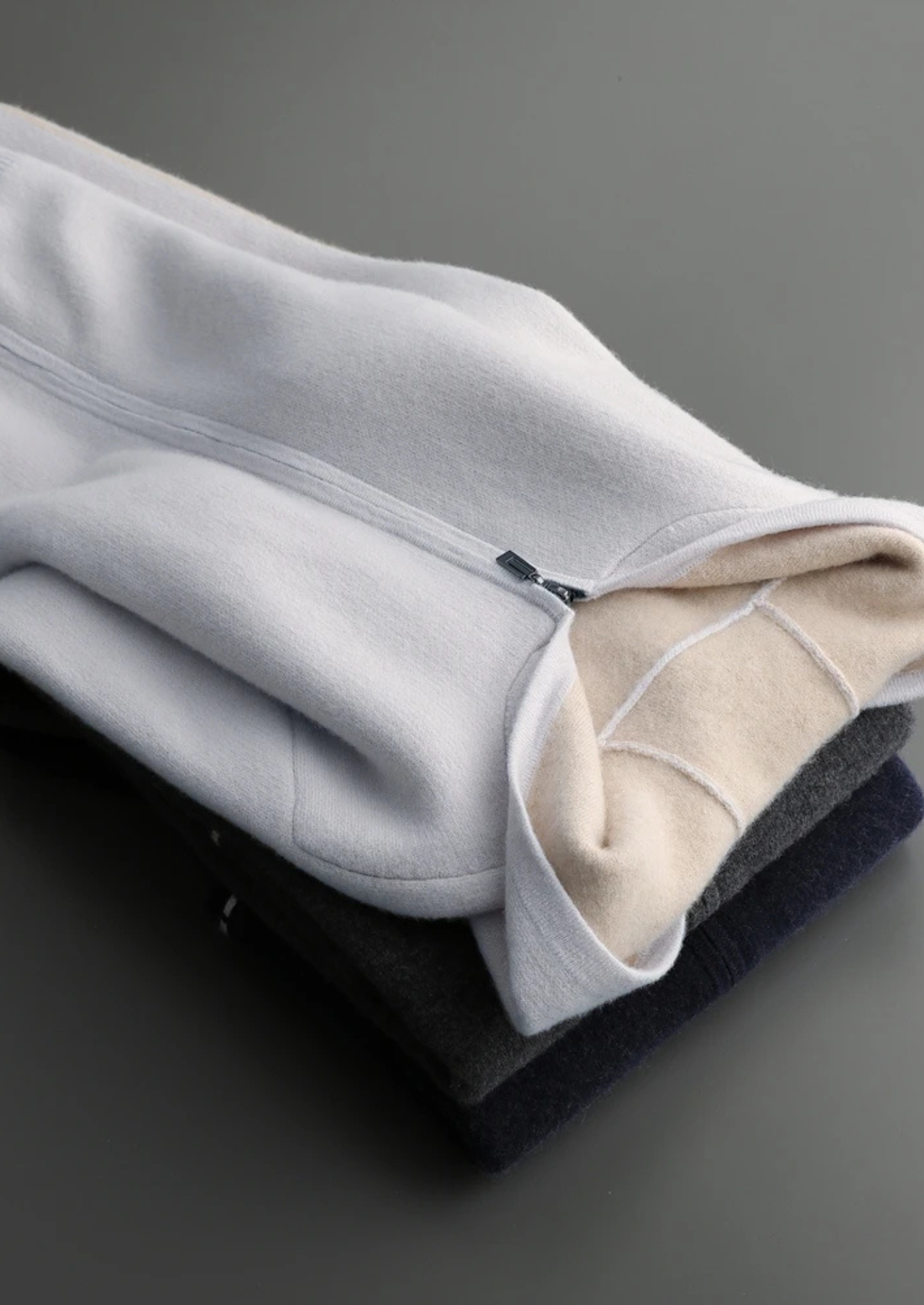 Moletom com Zíper Bicolor em Cashmere Premium