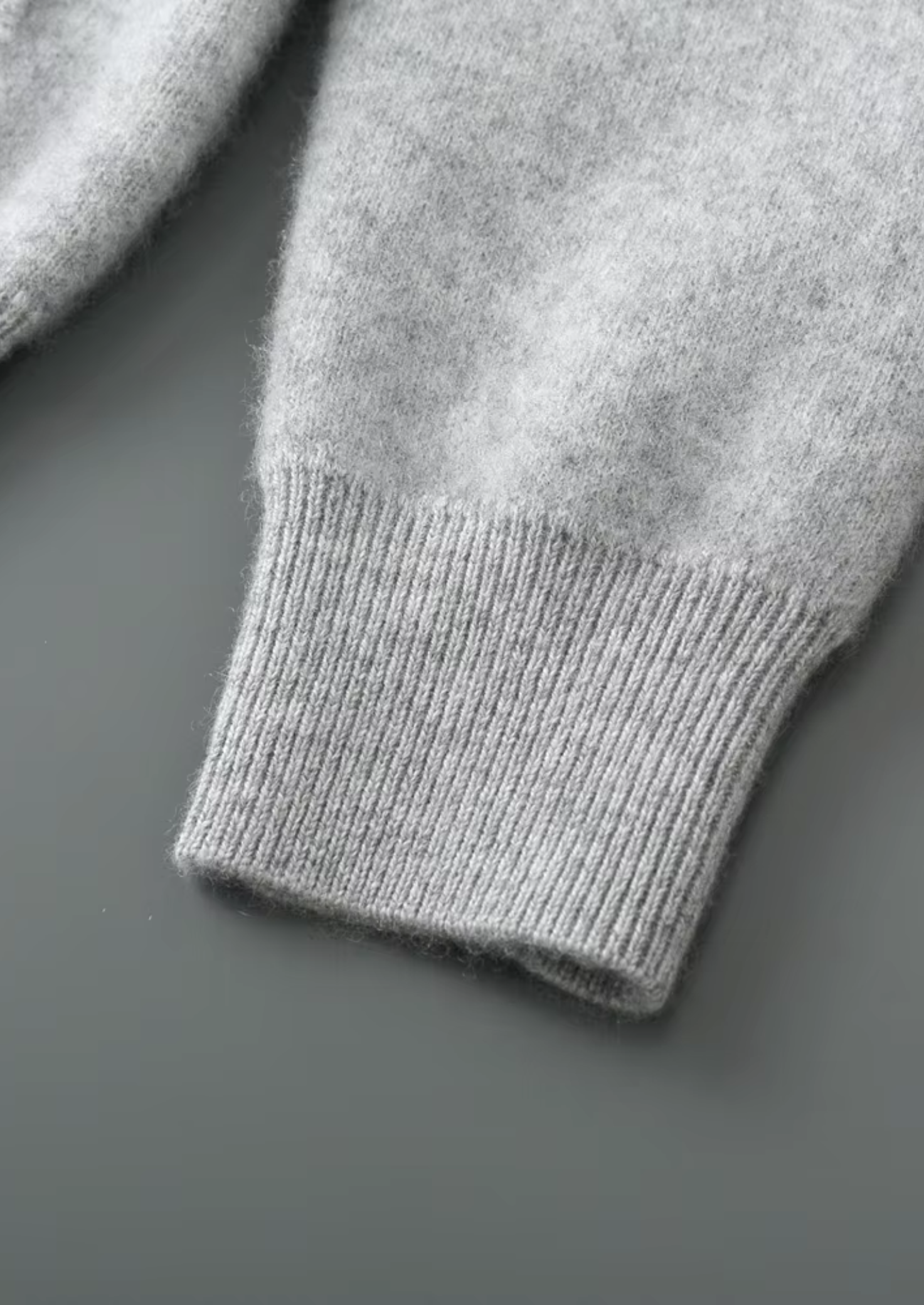Cardigan Gola V em Lã Merino Extrafina
