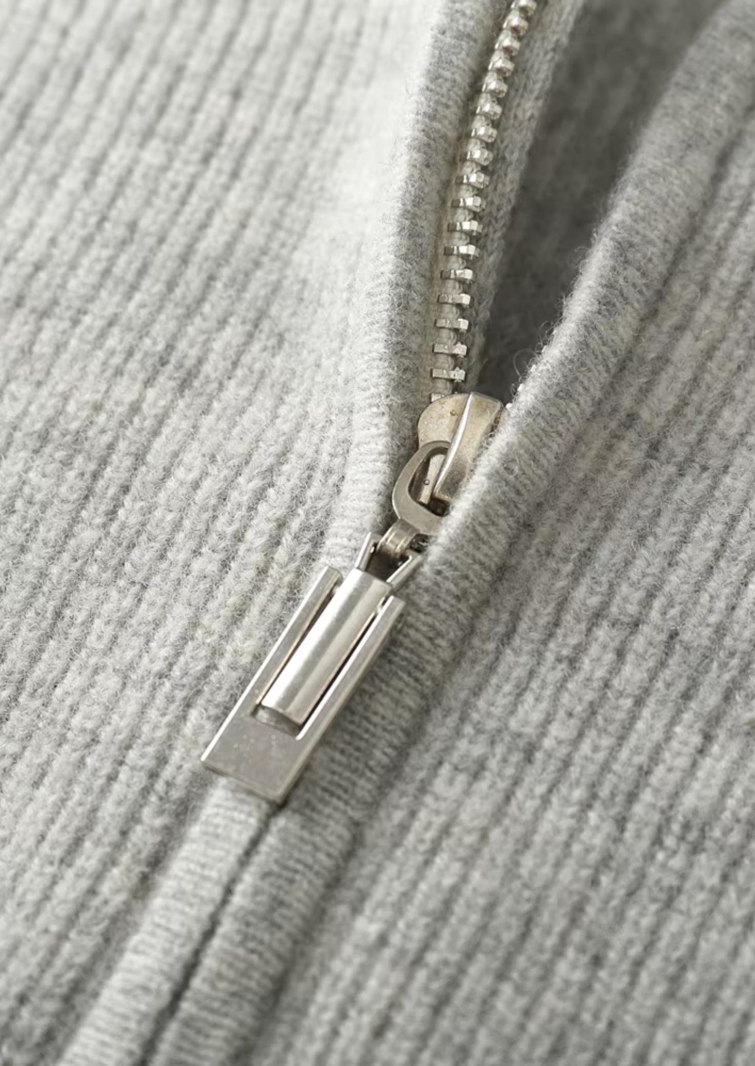 Moletom Canelado com Zíper em Lã Merino Extrafina Pura