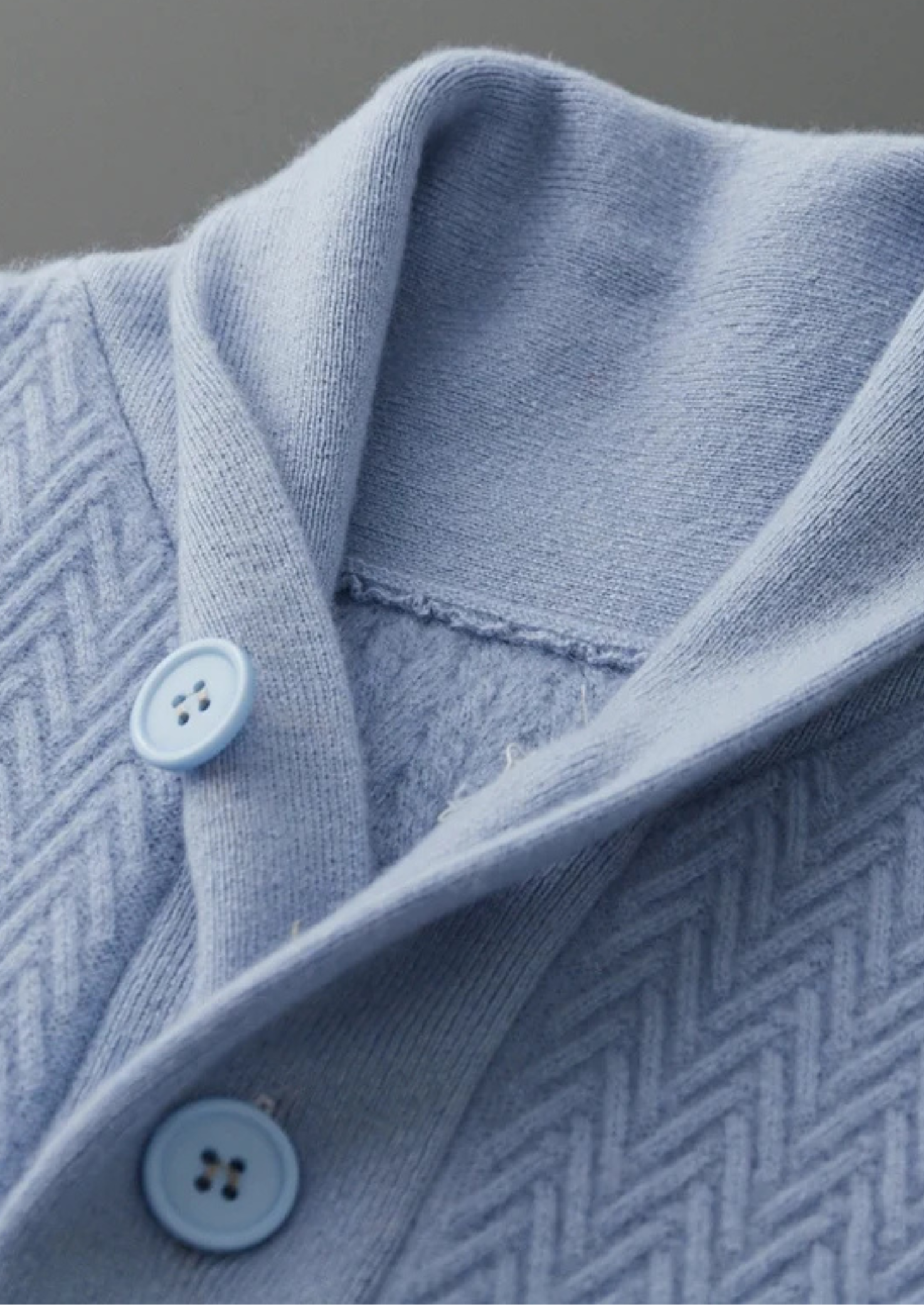 Suéter Premium em Cashmere com Botões e Padrão Zigue-Zague