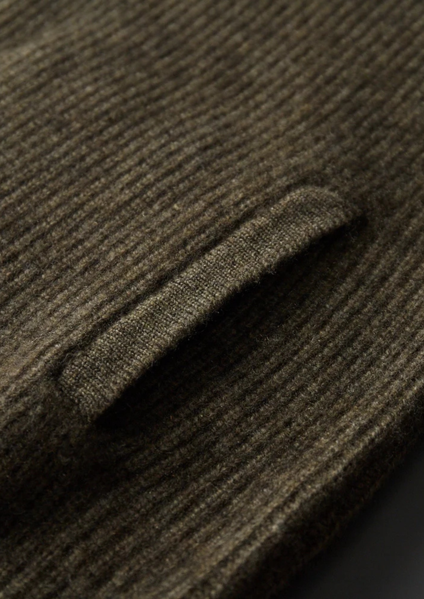 Cardigã Premium em Cashmere com Tricô Canelado e Gola Alta