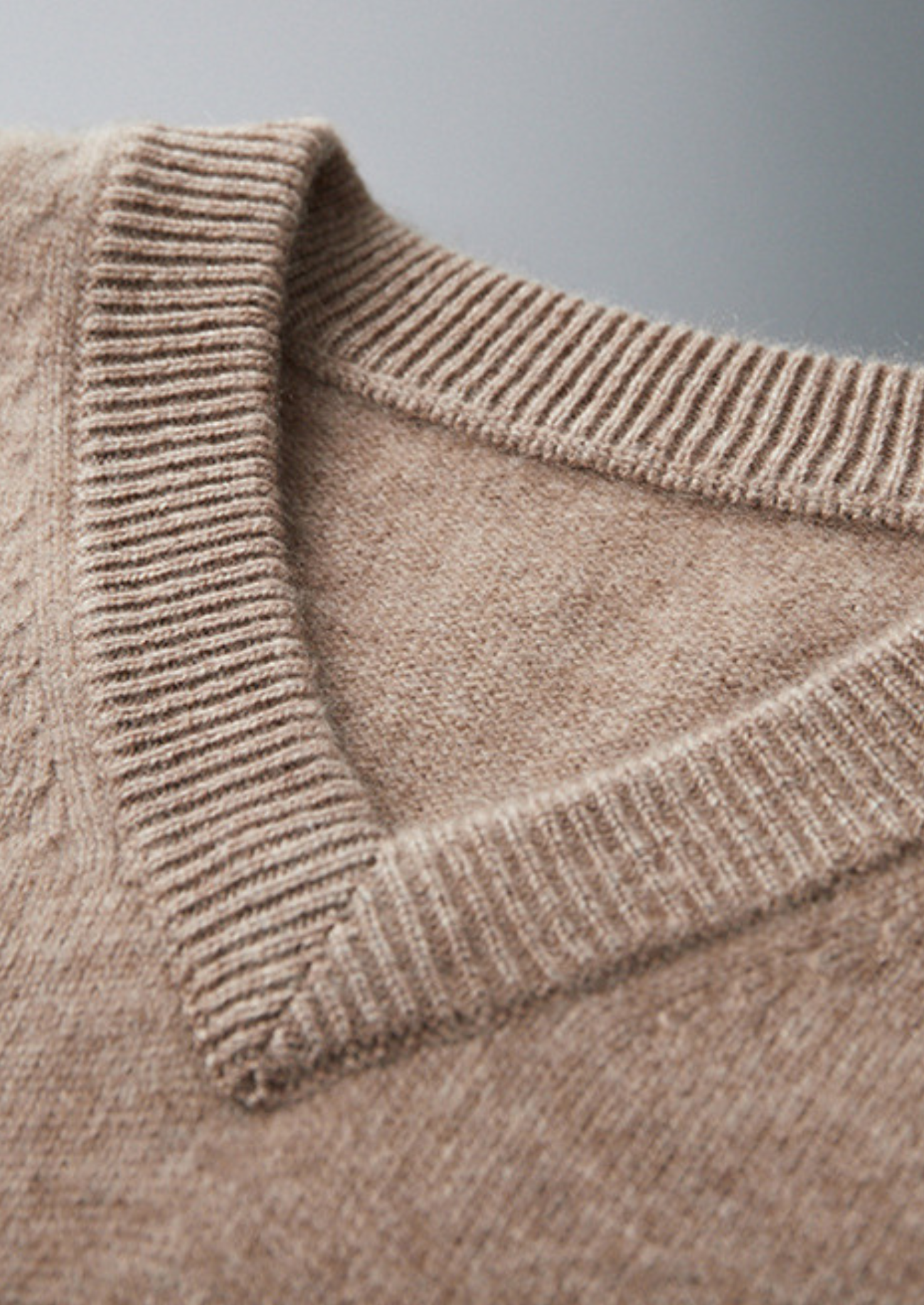 SUÉTER GOLA V ESSENCIAL EM CASHMERE PURO