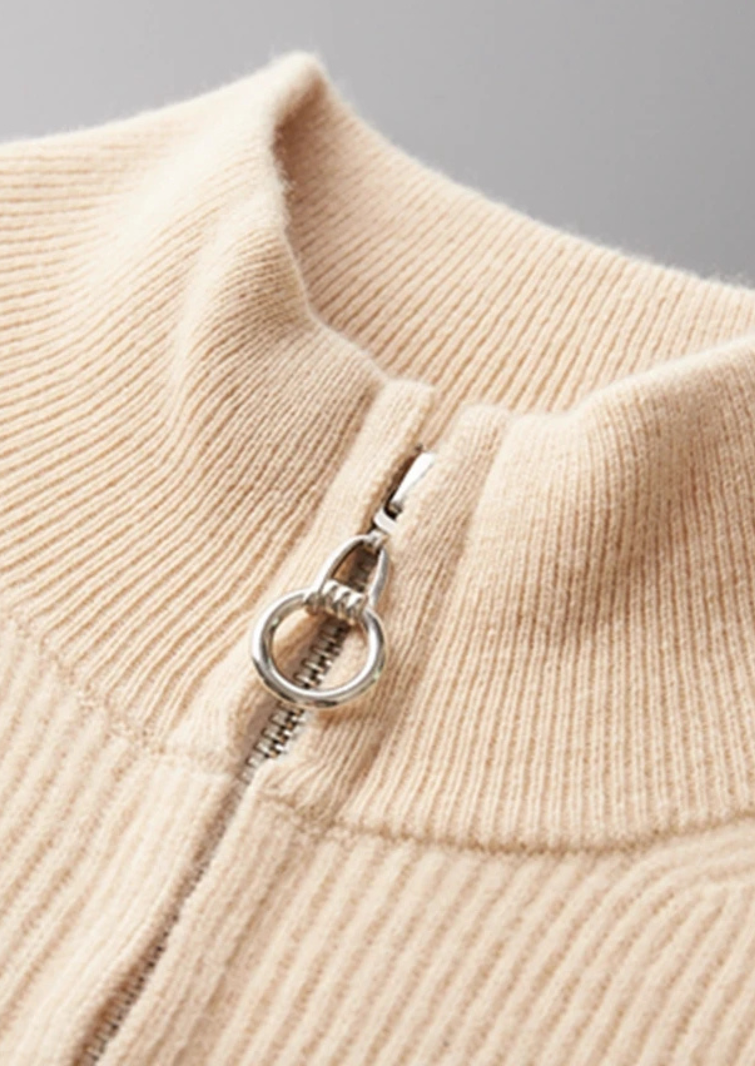 Cardigan com Zíper Canelado em Lã Merino Extrafina