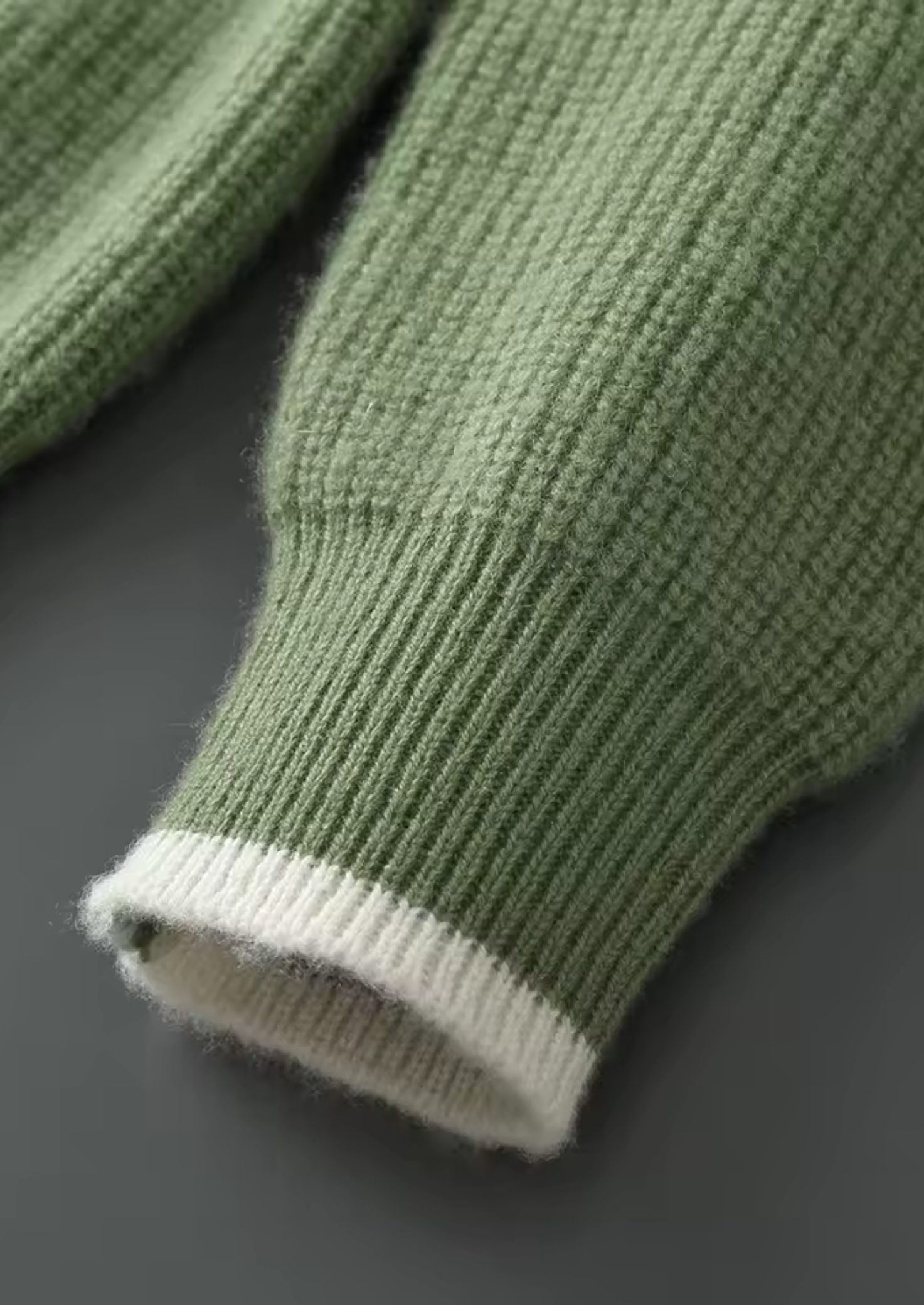 Suéter Gola Careca Bicolor em Lã Merino Extrafina Pura