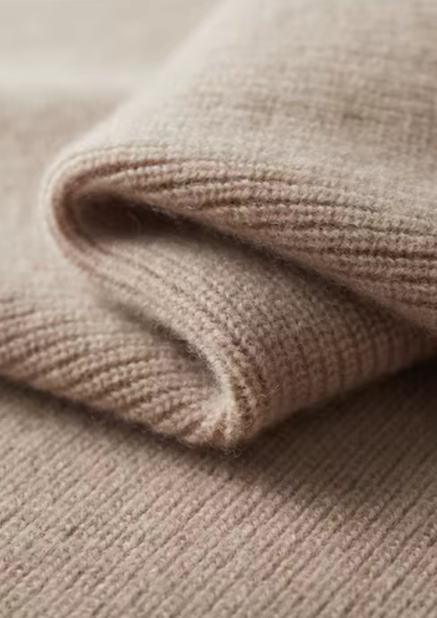 Polo Suéter Bicolor com Zíper em Lã Merino Extrafina Pura