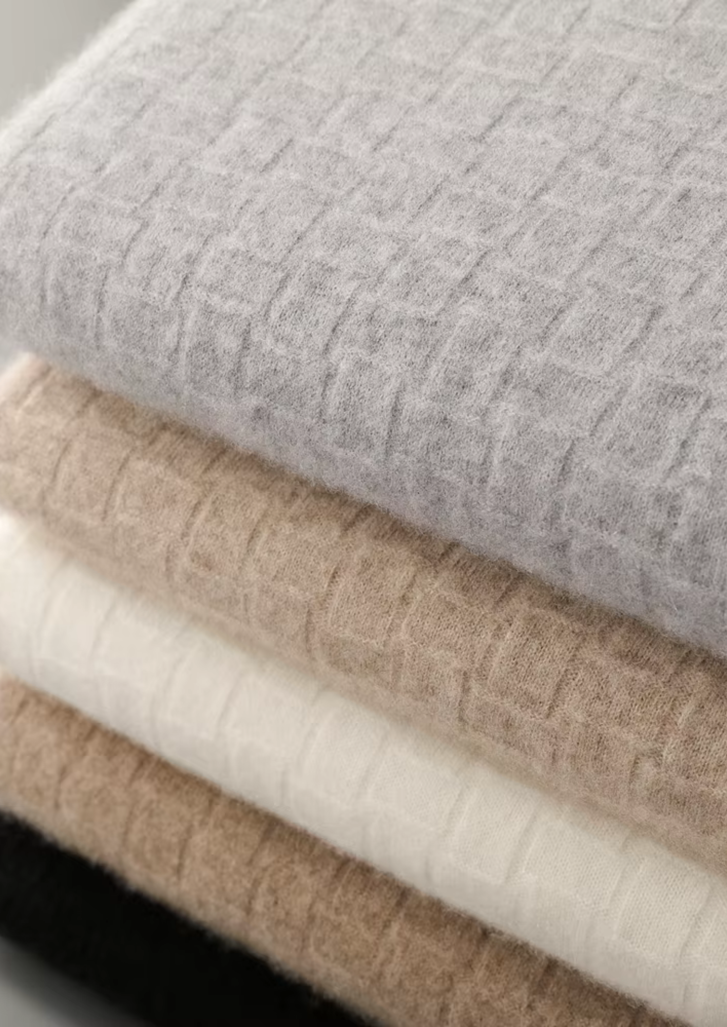 Suéter Gola Alta Texturizado em Lã Merino Extrafina