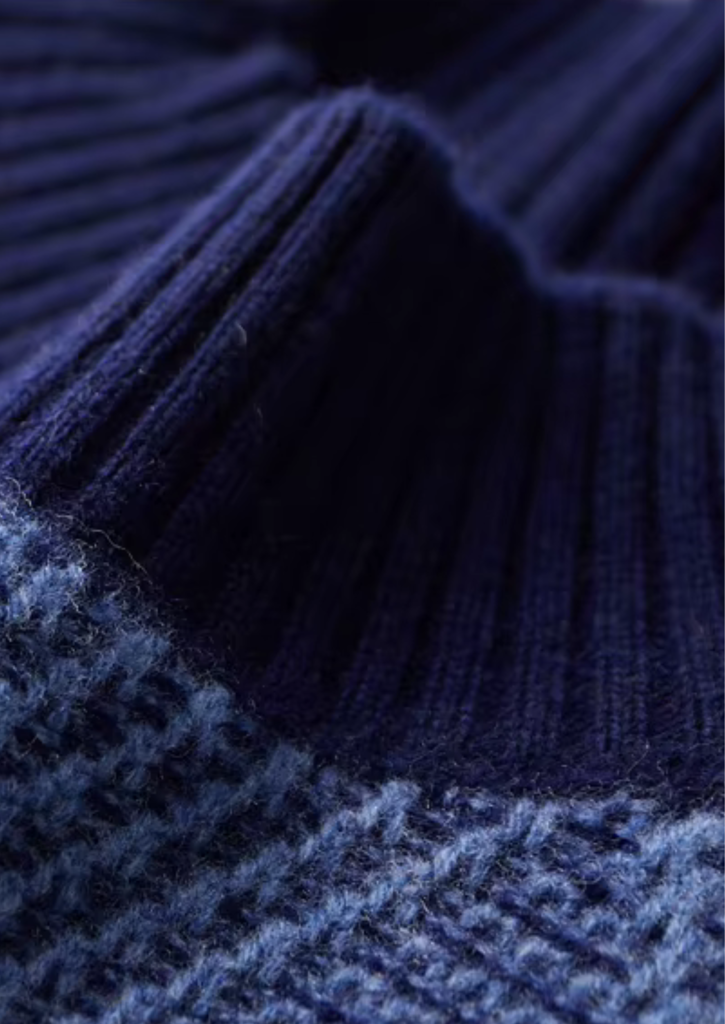 Suéter Gola Alta Bicolor Estampado em Lã Merino Extrafina Pura