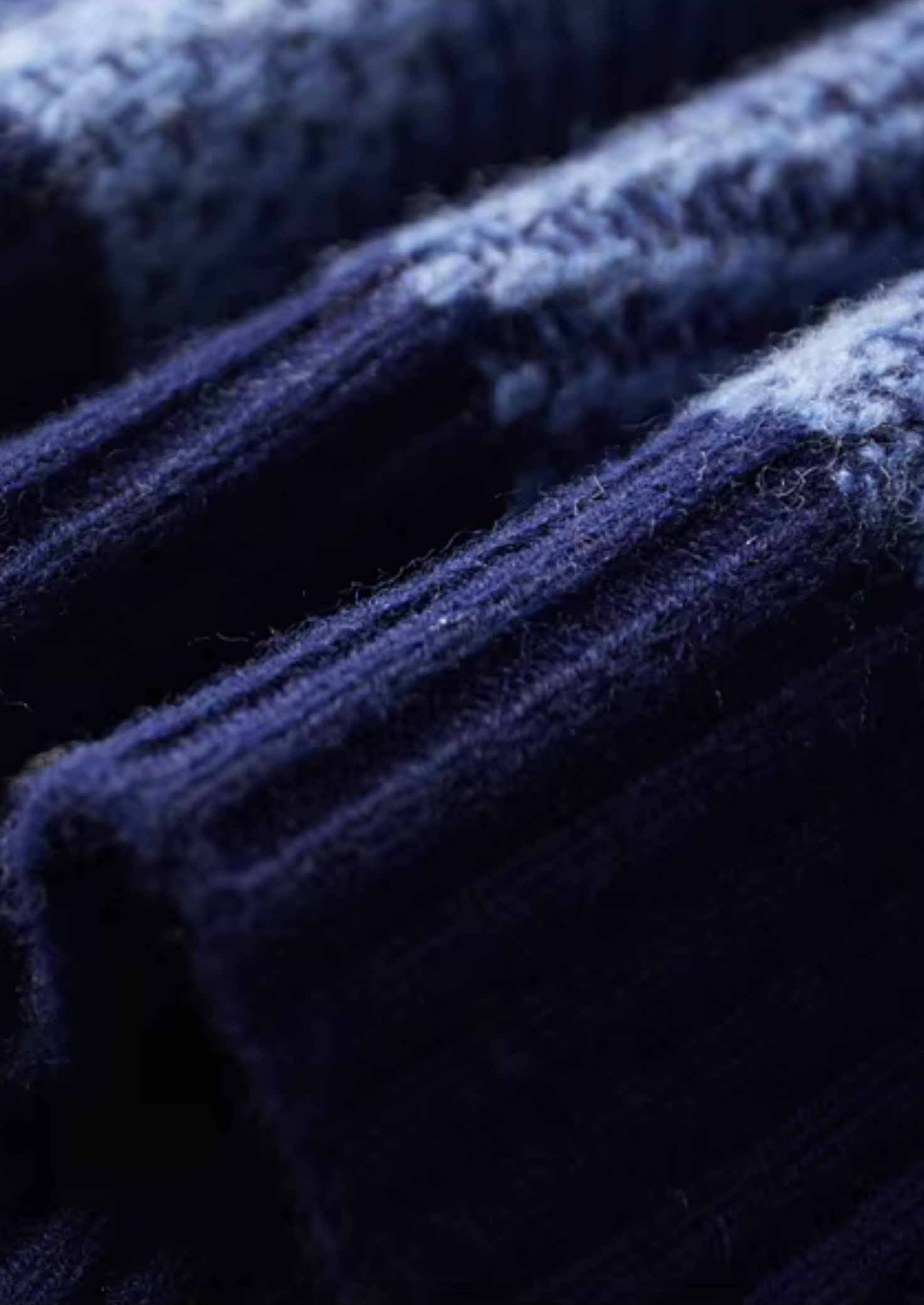 Suéter Gola Alta Bicolor Estampado em Lã Merino Extrafina Pura