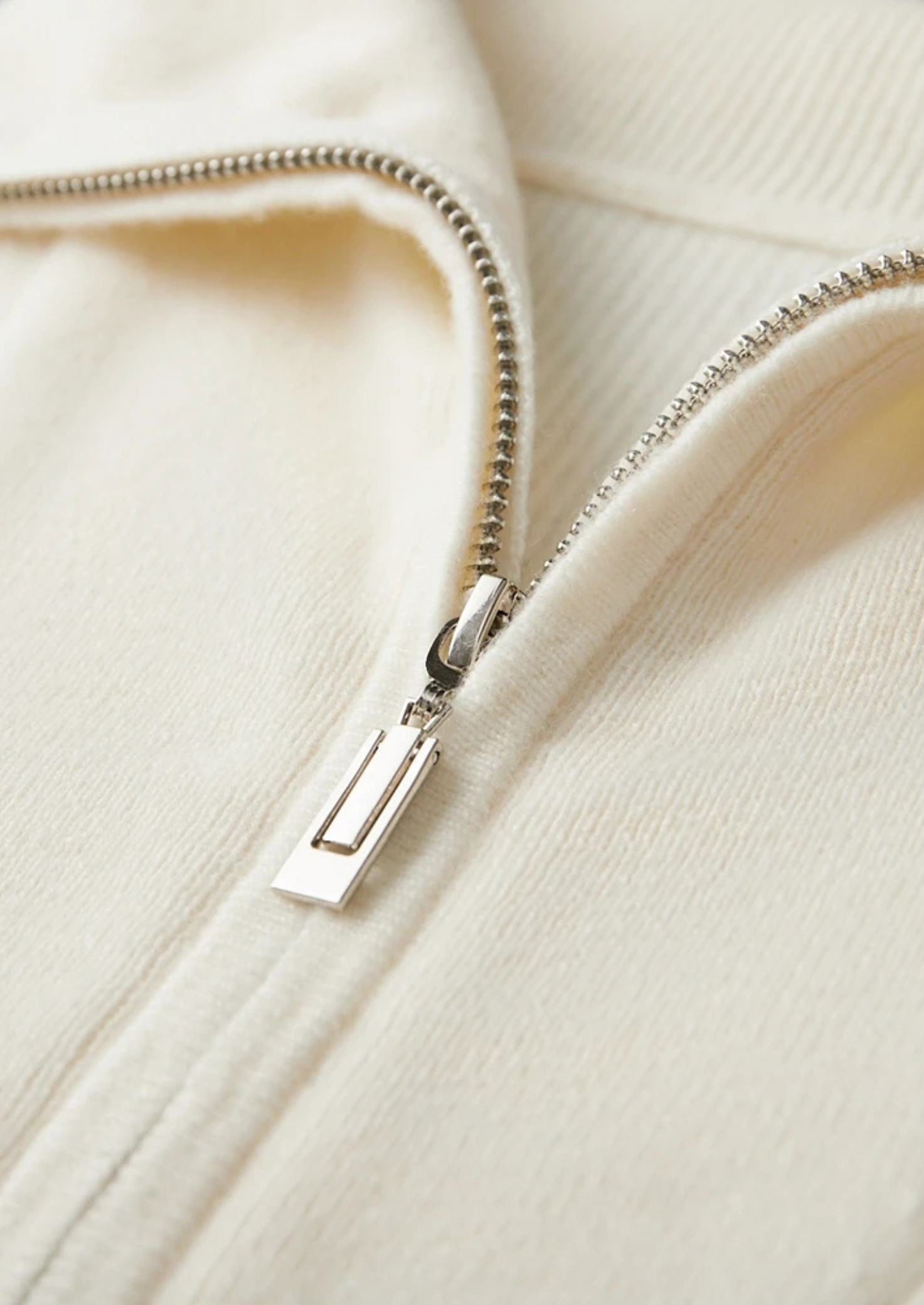 Suéter Premium em Cashmere Canelado com Meio Zíper