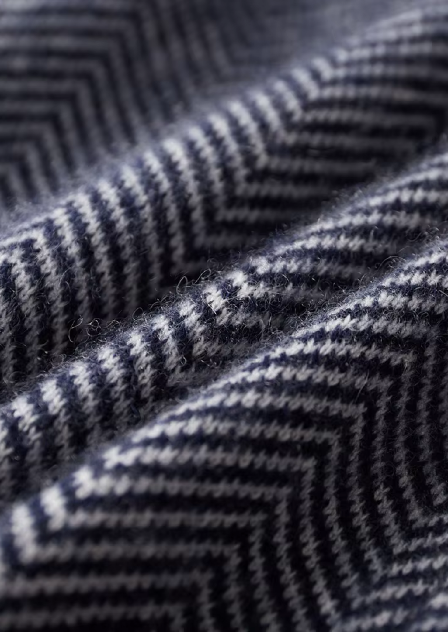 CONJUNTO HERRINGBONE EM LÃ MERINO PURA EXTRAFINA AZUL-MARINHO