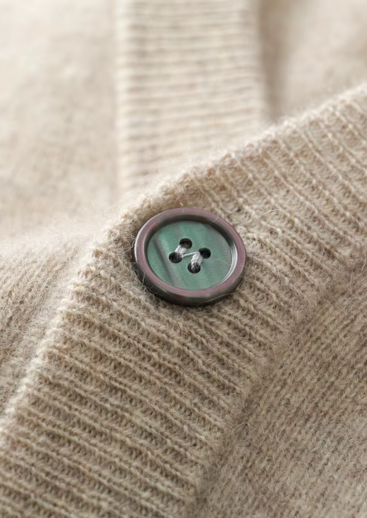 Cardigã Essencial em Lã Merino Extrafina Pura