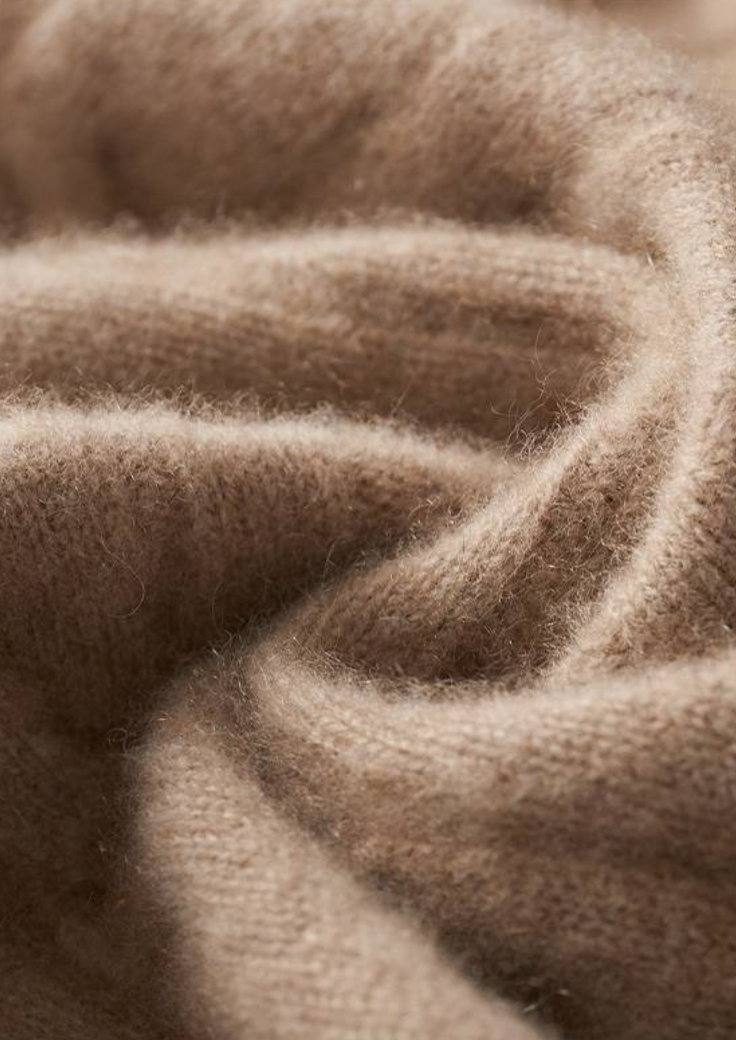MOLETOM COM CAPUZ TRICÔ TRANÇADO EM CASHMERE PURO AREIA