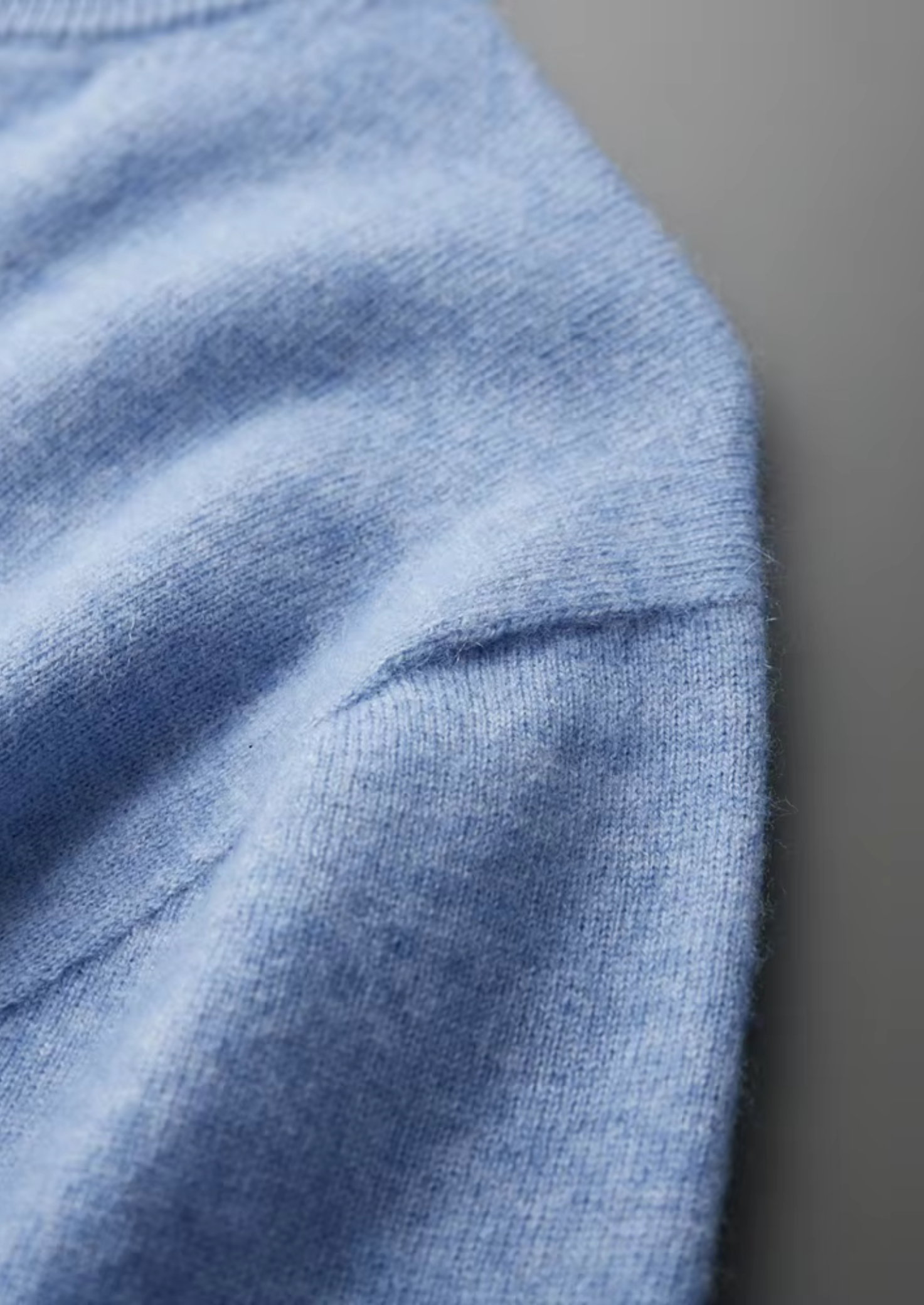 Camiseta Gola Alta em Cashmere Premium