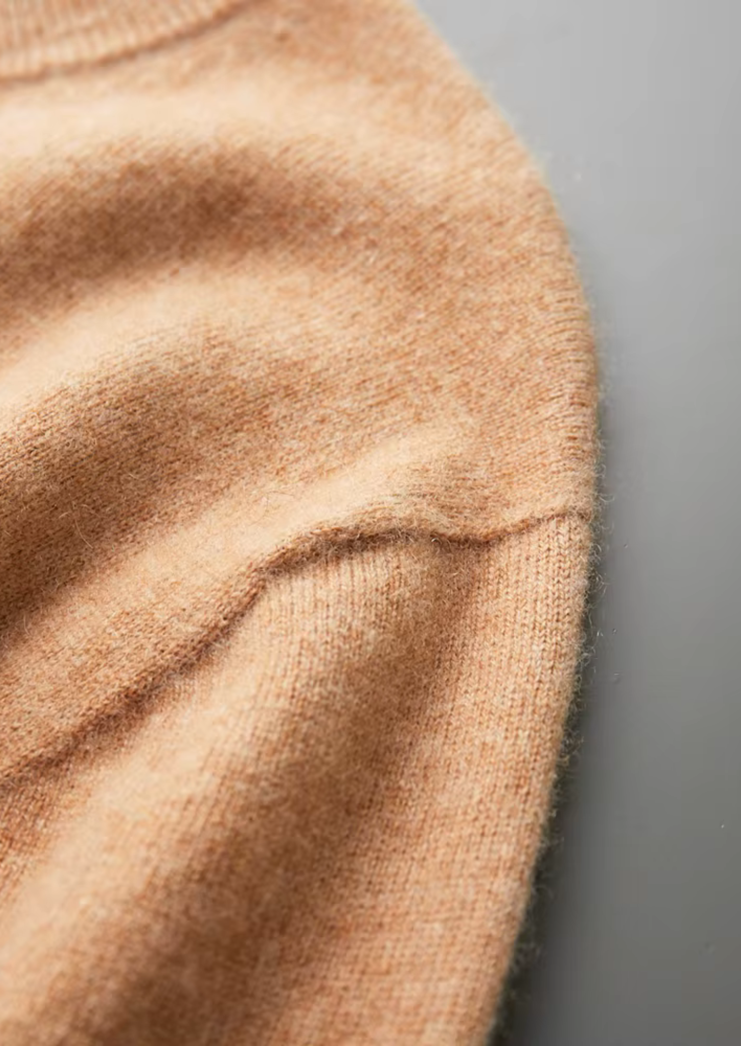 Camiseta Gola Redonda Clássica em Cashmere Premium