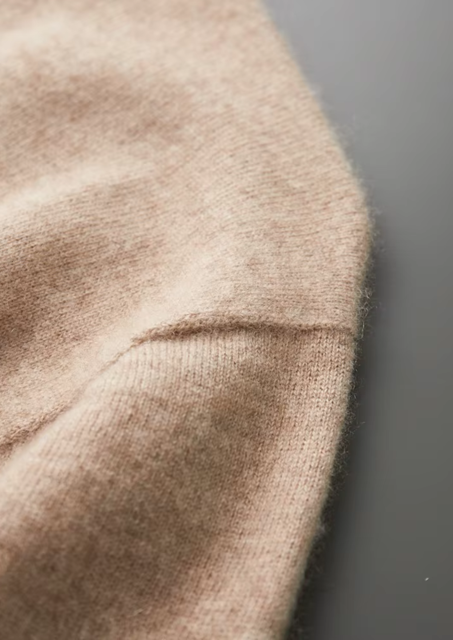 Camiseta Gola Alta em Cashmere Premium