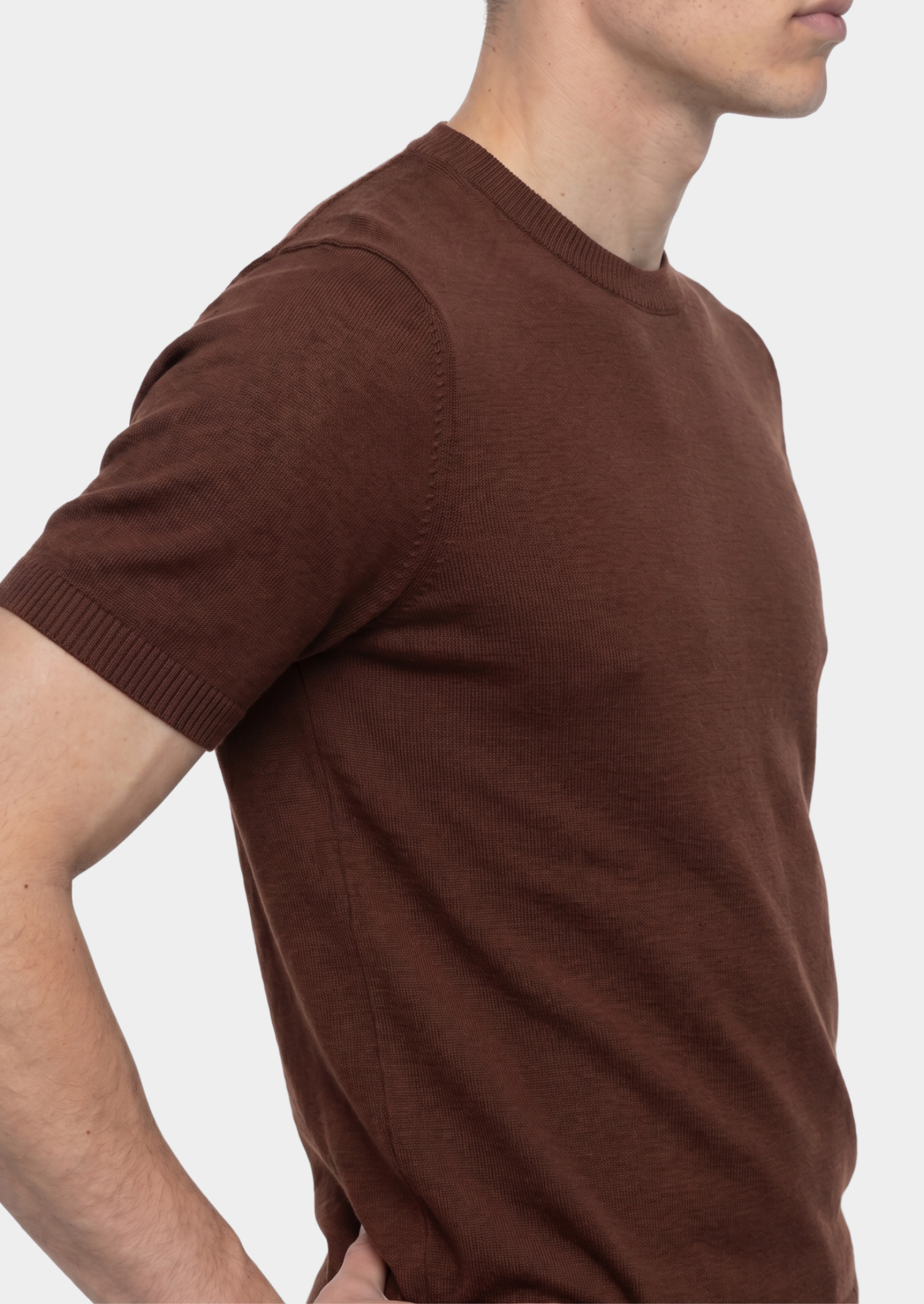 Camiseta Essencial Café de Tricô Gola Careca