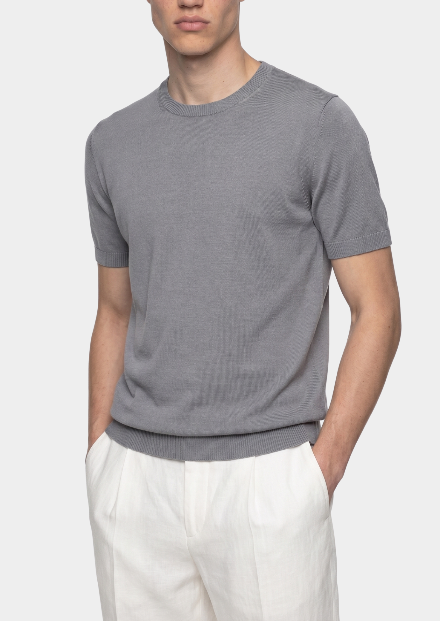 Camiseta Essencial Tricô Gola Careca Cinza Névoa