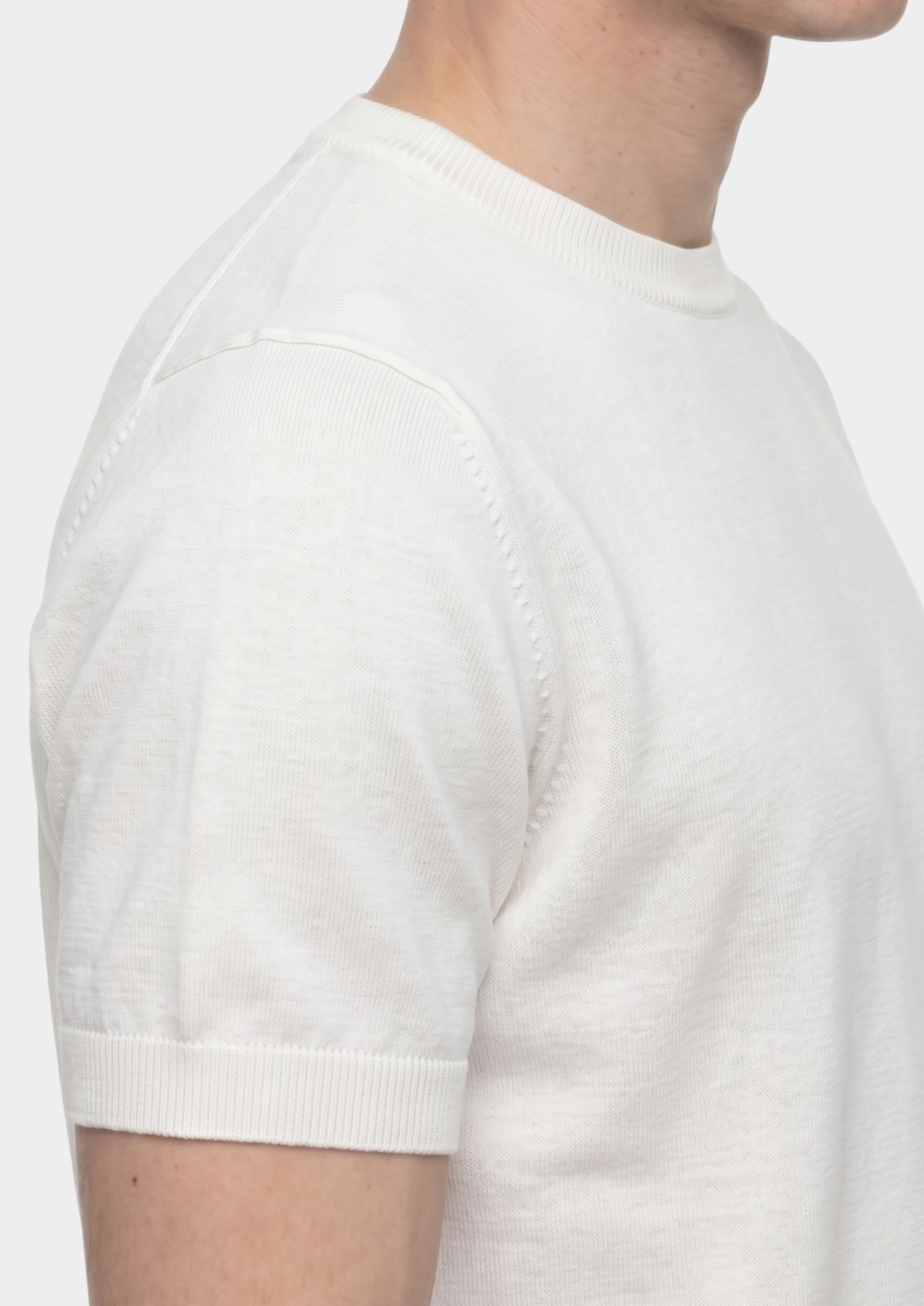 CAMISETA GOLA REDONDA BRANCA ESSENCIAL EM MALHA
