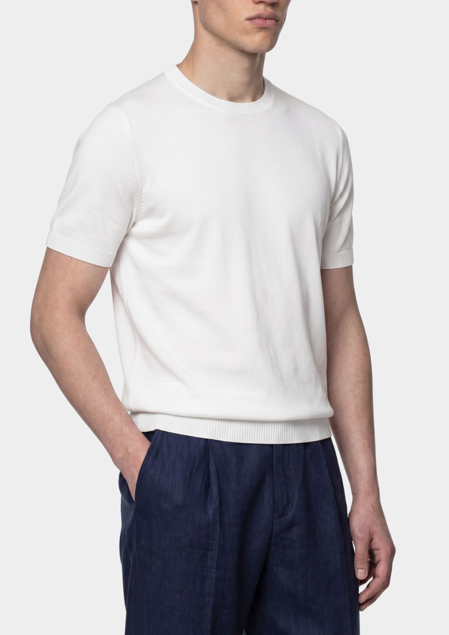 CAMISETA GOLA REDONDA BRANCA ESSENCIAL EM MALHA