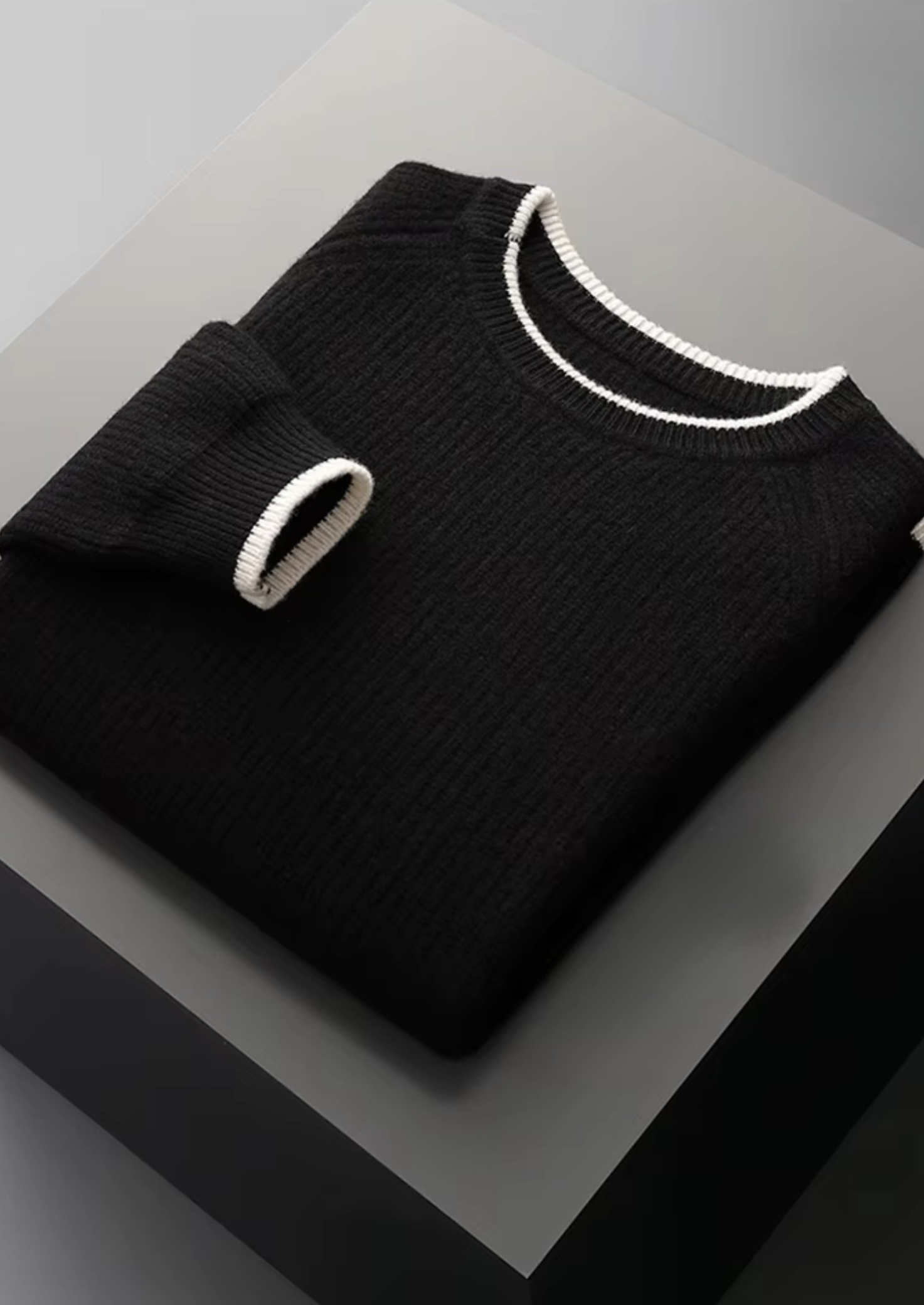 Suéter Gola Careca Bicolor em Lã Merino Extrafina Pura