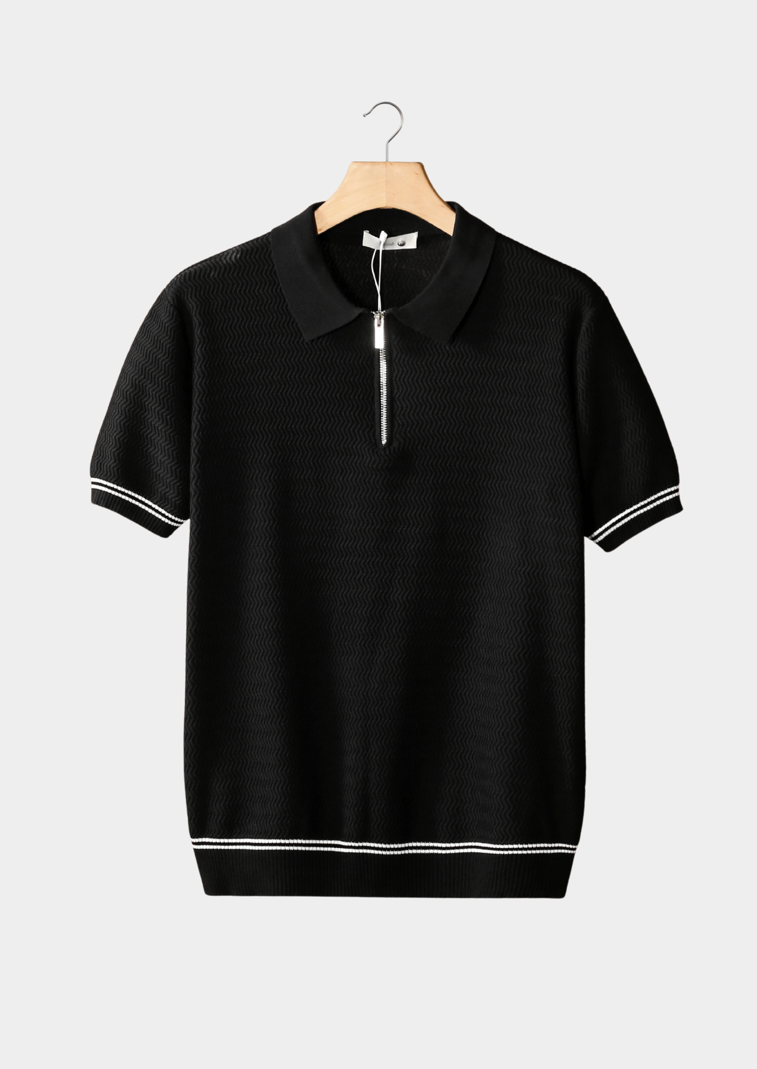 POLO PRETO ZIGUEZAGUE COM TEXTURA E ZÍPER