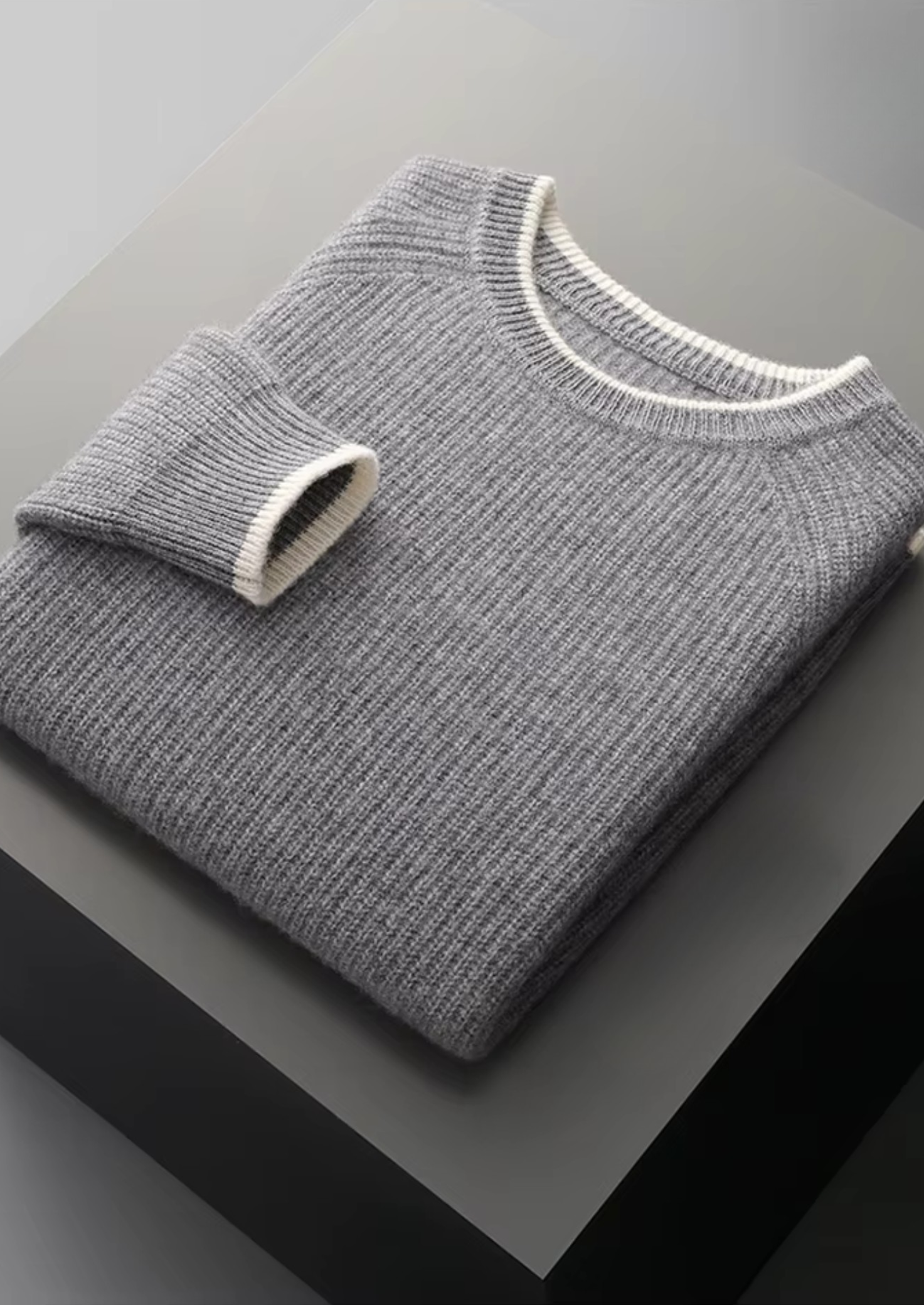 Suéter Gola Careca Bicolor em Lã Merino Extrafina Pura