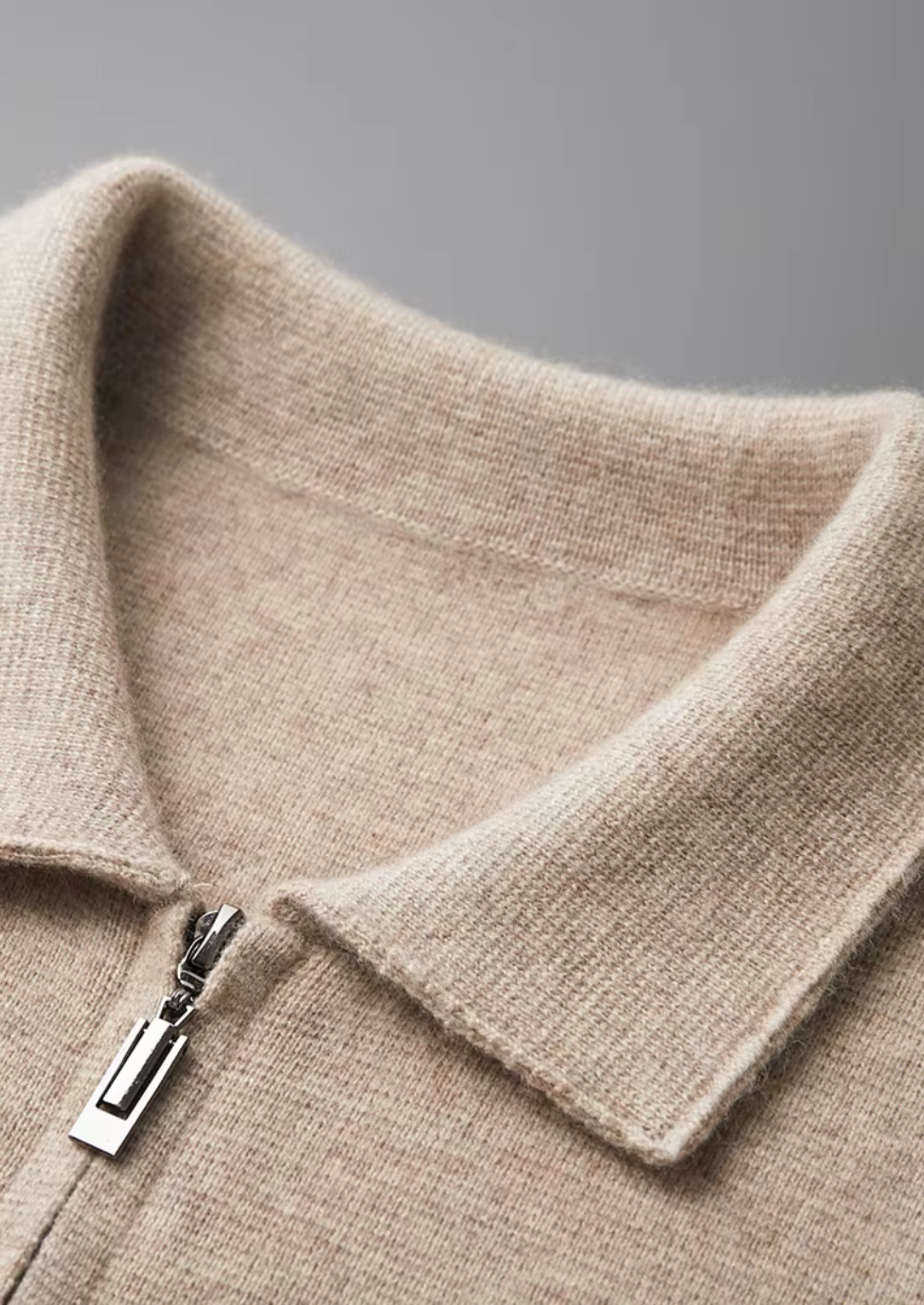 Cardigan Polo com Zíper em Lã Merino Extrafina Pura