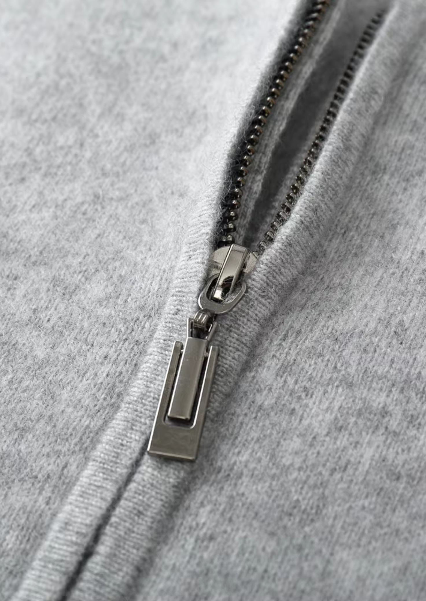 Cardigan Gola V em Lã Merino Extrafina