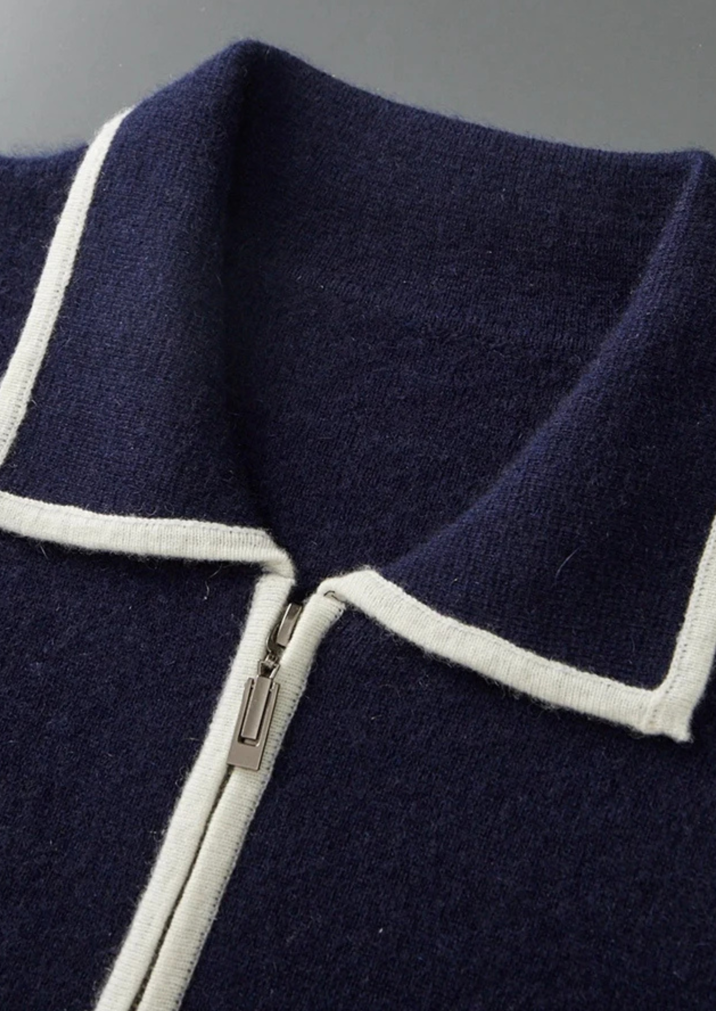Cardigan Polo Bicolor em Lã Merino Extrafina Pura