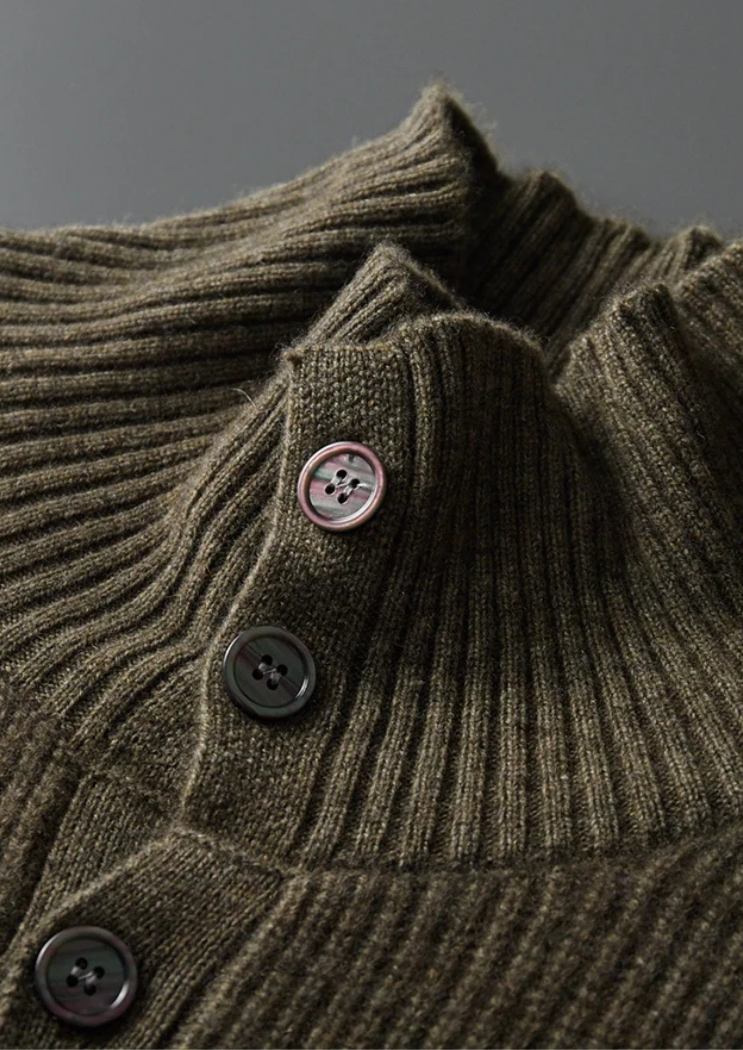 Cardigã Premium em Cashmere com Tricô Canelado e Gola Alta