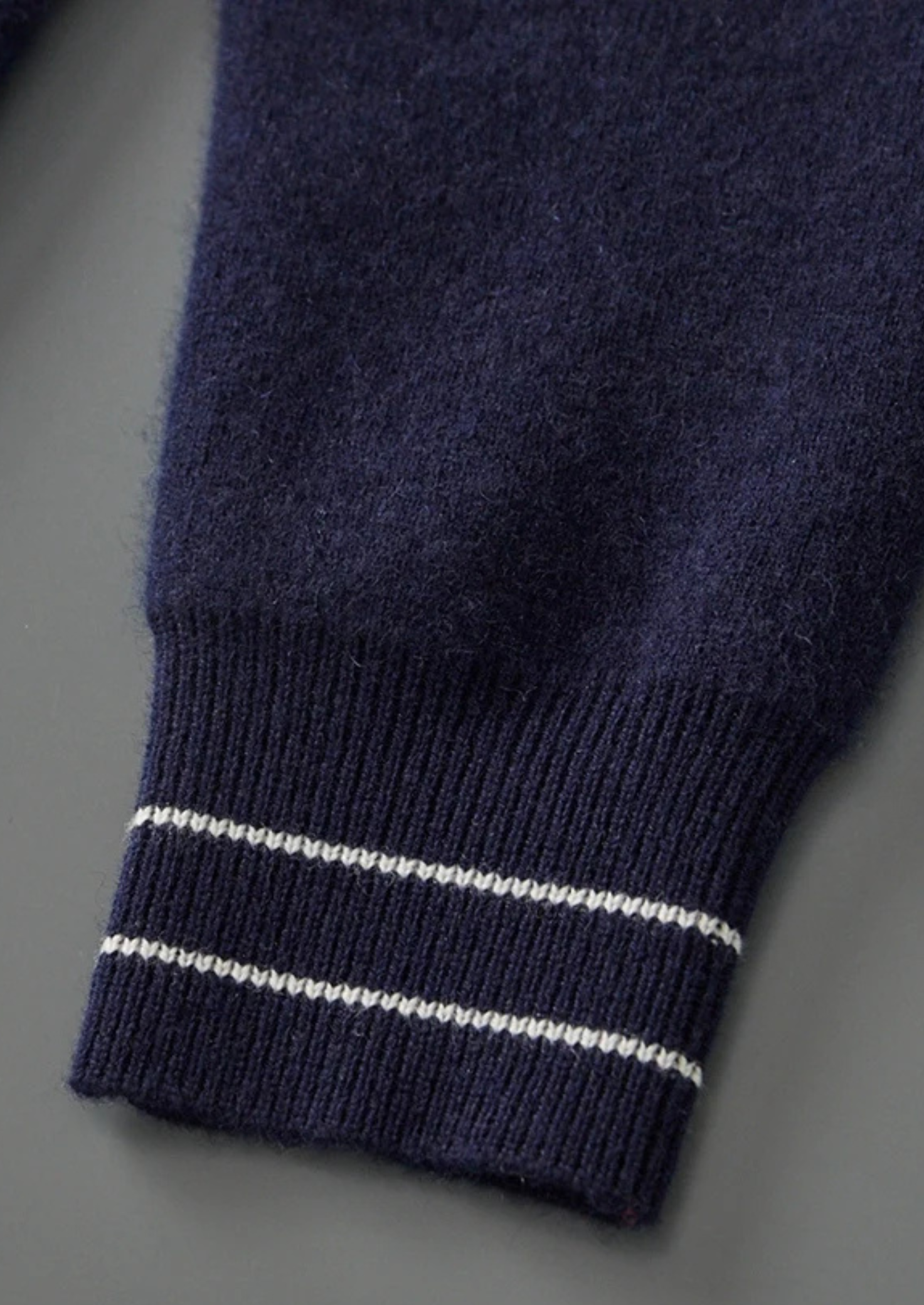 Cardigan Polo Bicolor em Lã Merino Extrafina Pura