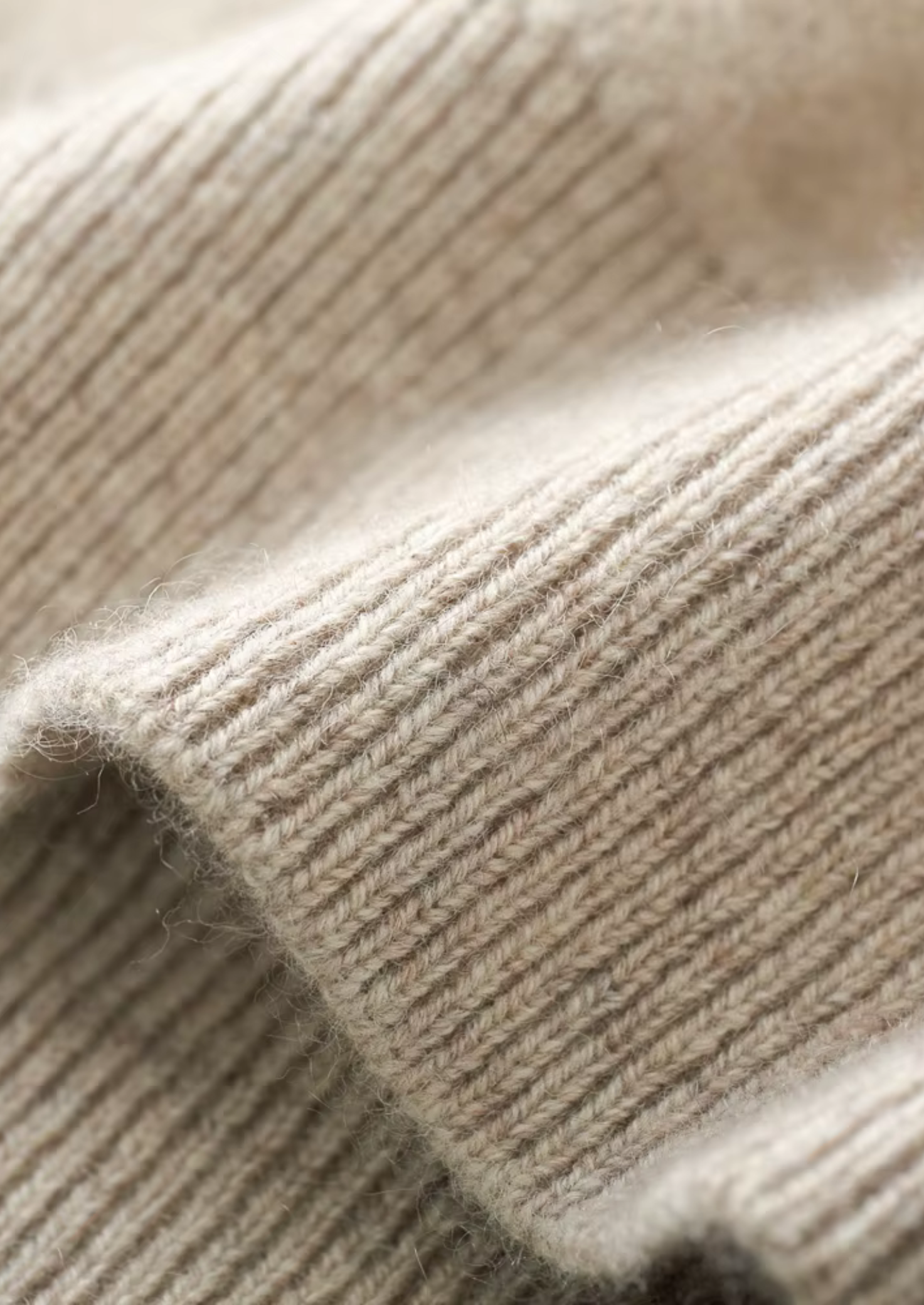 Cardigan Gola V em Lã Merino Extrafina