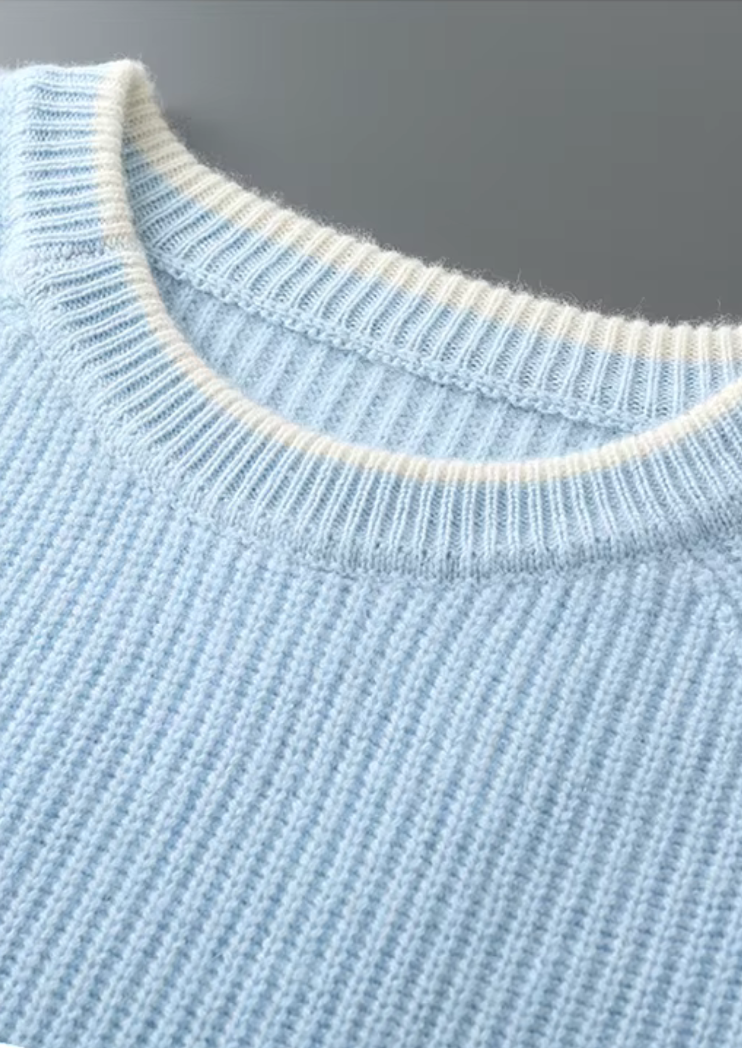 Suéter Gola Careca Bicolor em Lã Merino Extrafina Pura