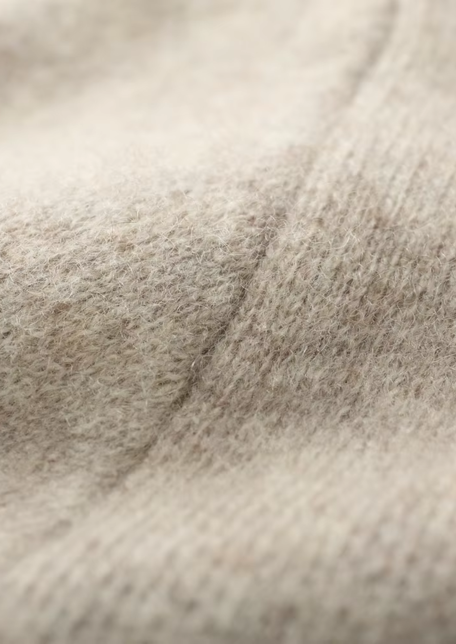 Cardigan Gola V em Lã Merino Extrafina