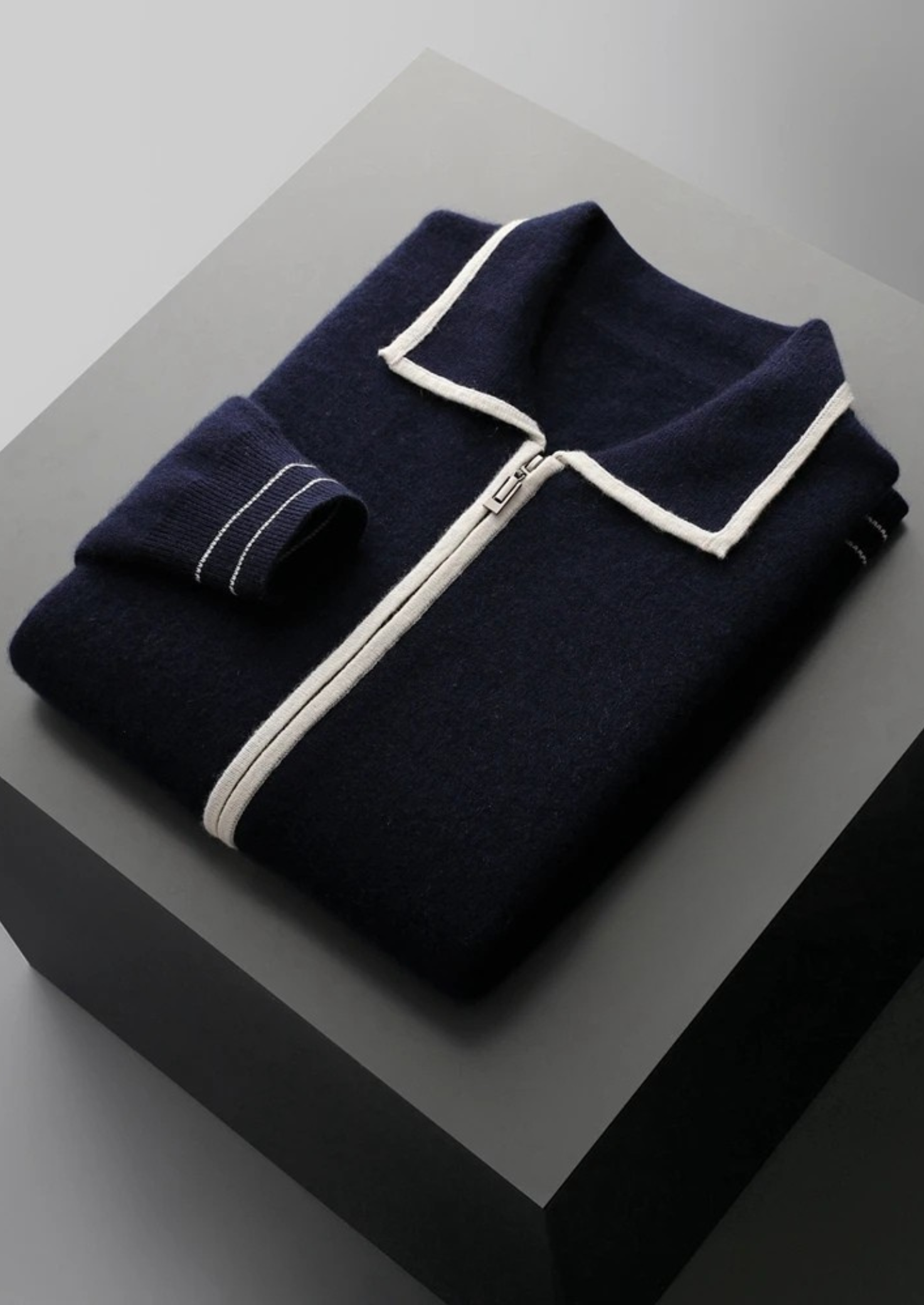 Cardigan Polo Bicolor em Lã Merino Extrafina Pura