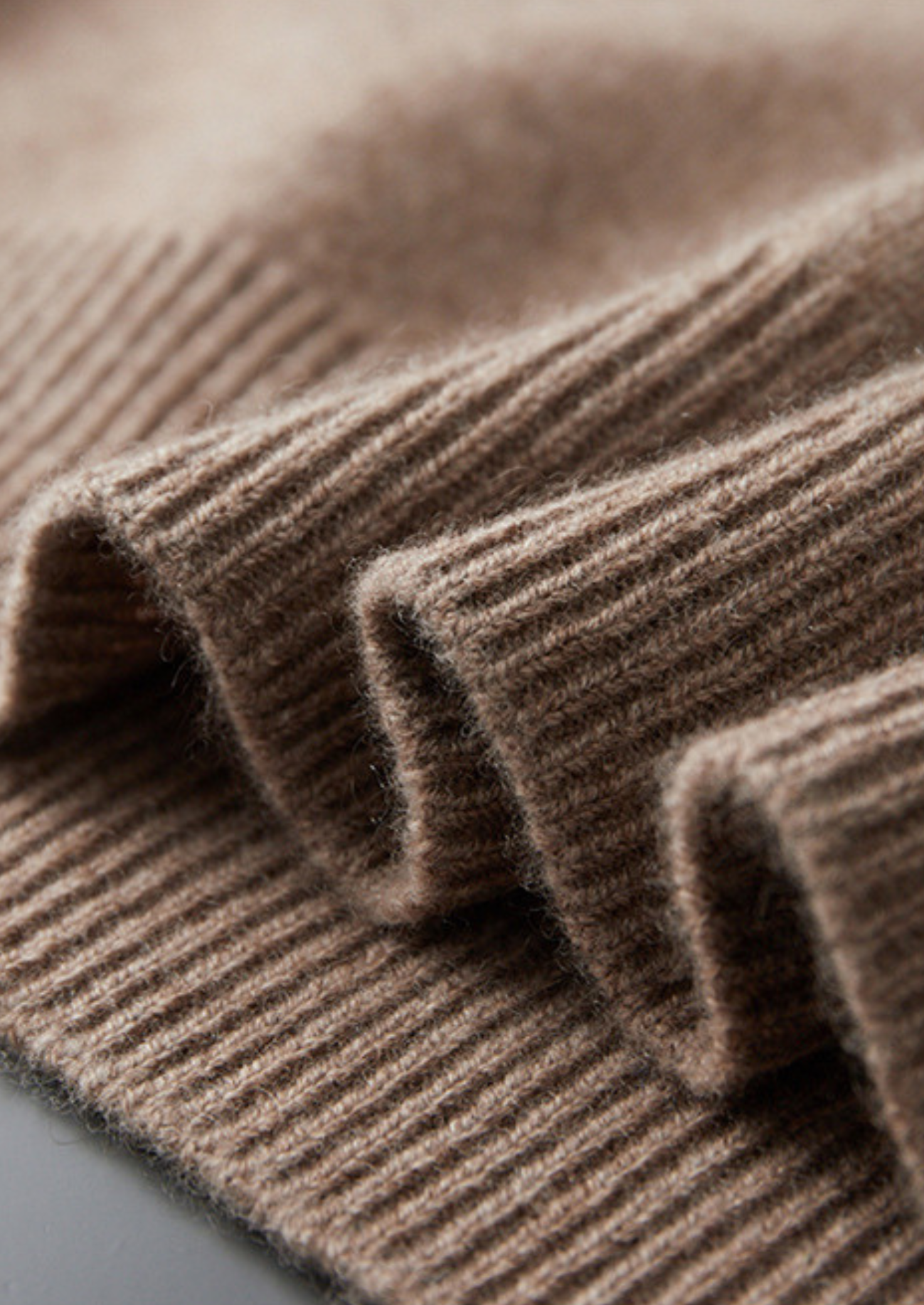 SUÉTER GOLA V ESSENCIAL EM CASHMERE PURO