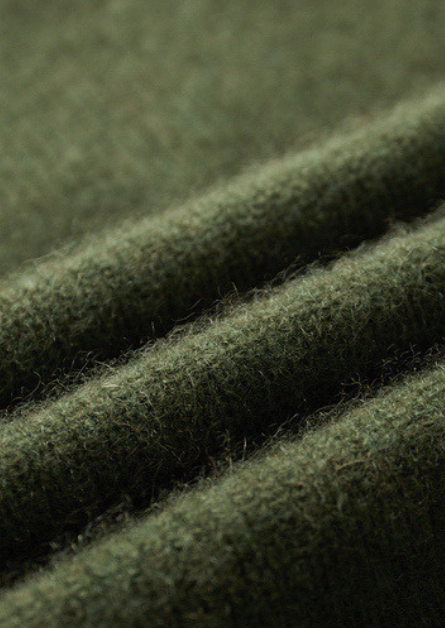 MEIO ZÍPER CANELADO EM CASHMERE PURO VERDE OLIVA