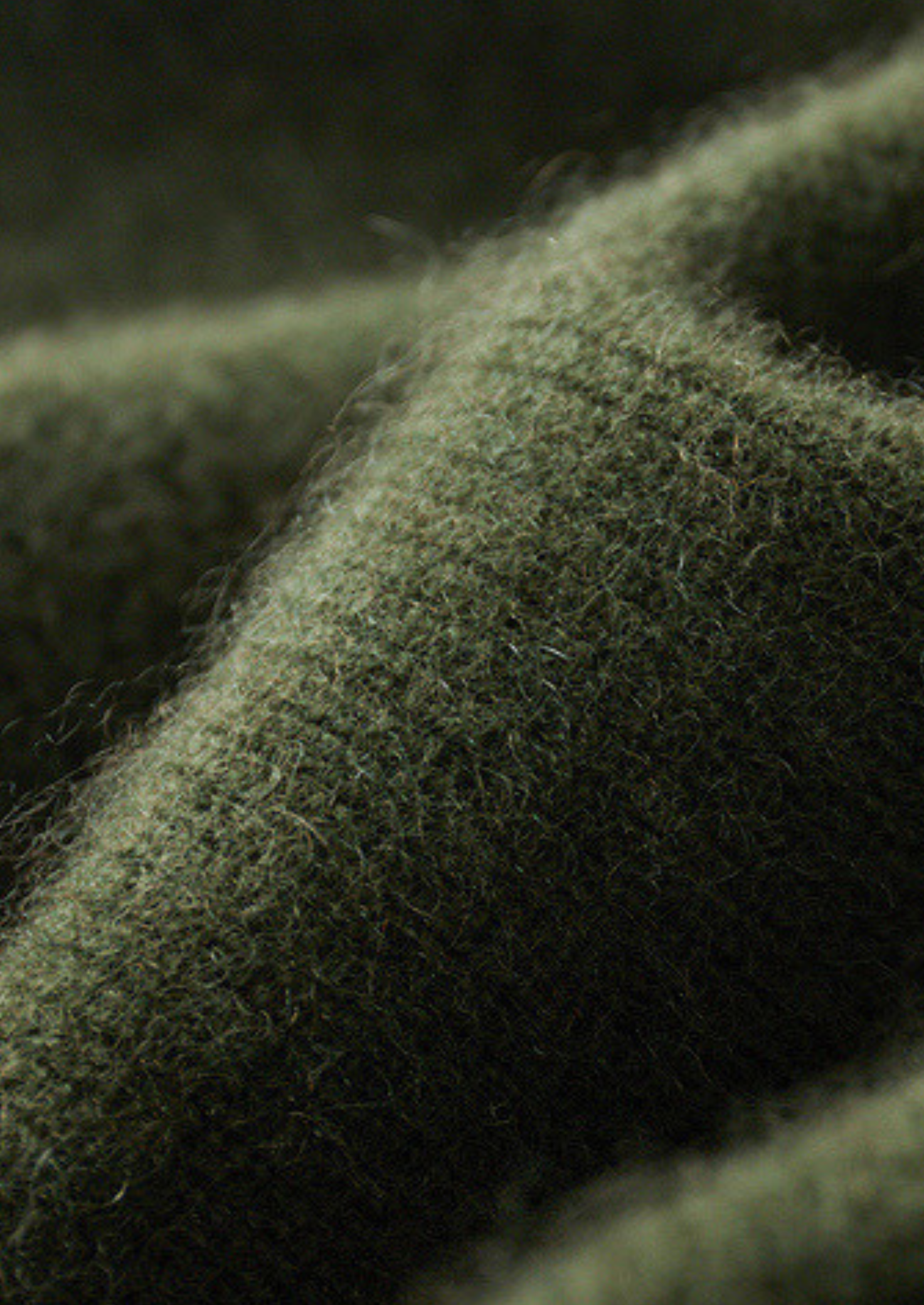 MEIO ZÍPER CANELADO EM CASHMERE PURO VERDE OLIVA
