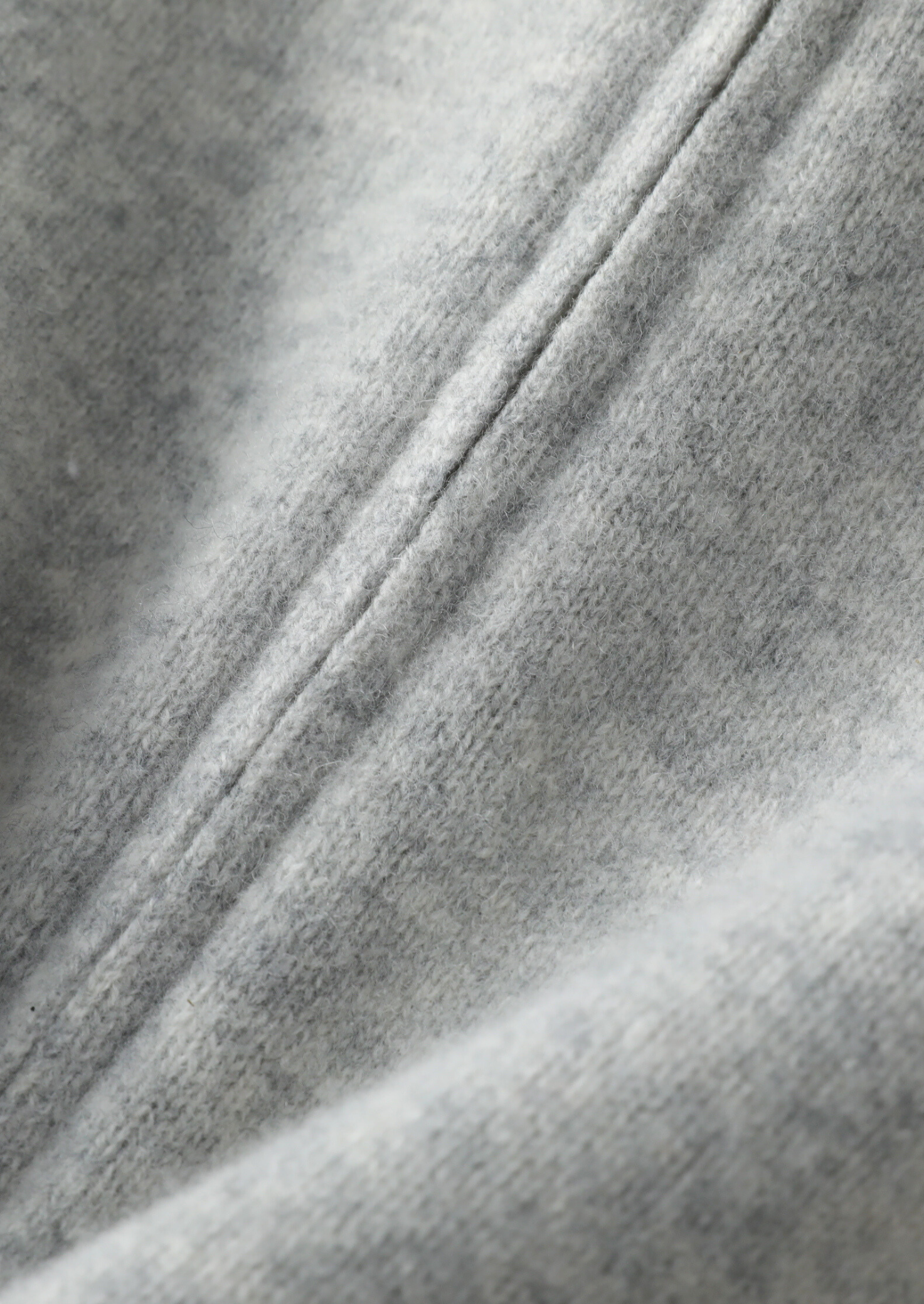 Conjunto Luzzo Cinza Claro em Lã Merino Extrafina Pura