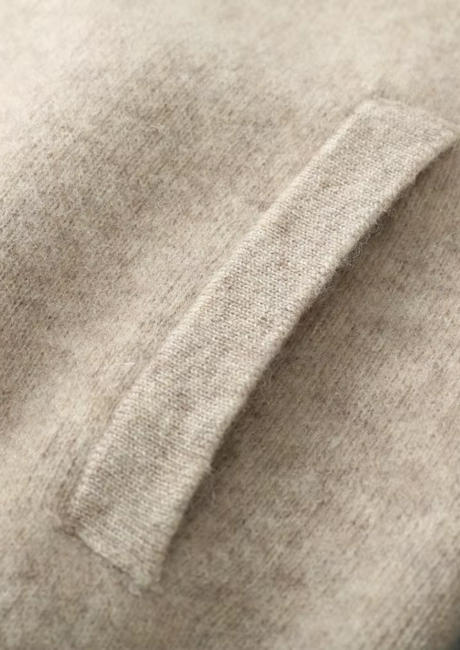 Cardigan Gola V em Lã Merino Extrafina