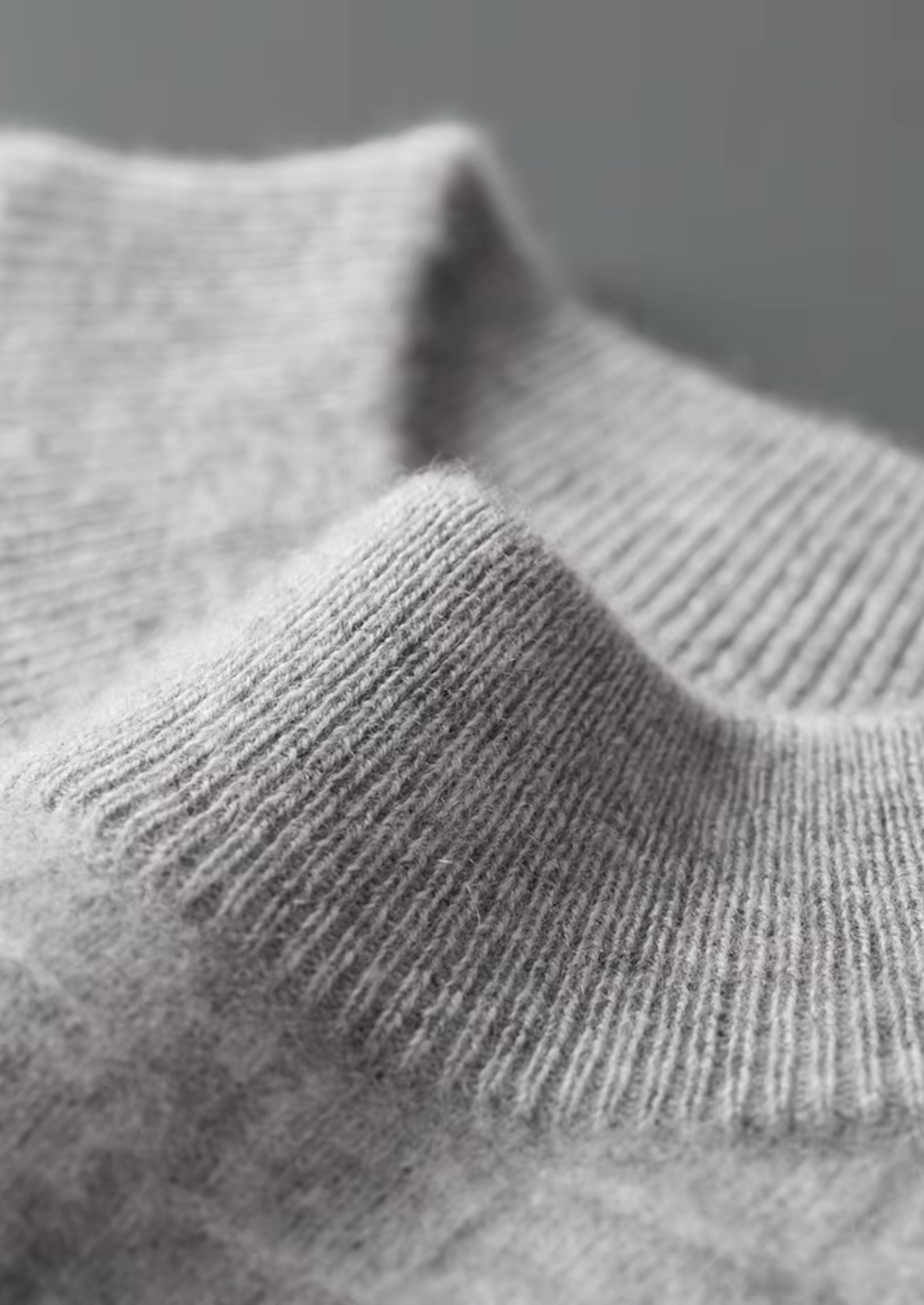 Suéter Gola Alta Texturizado em Lã Merino Extrafina