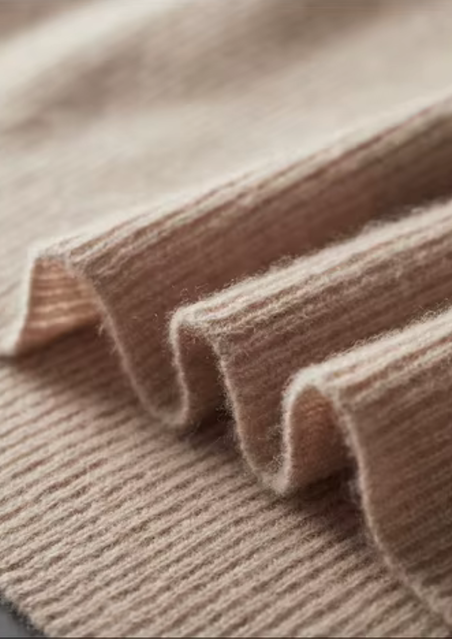 Polo Suéter Bicolor com Zíper em Lã Merino Extrafina Pura