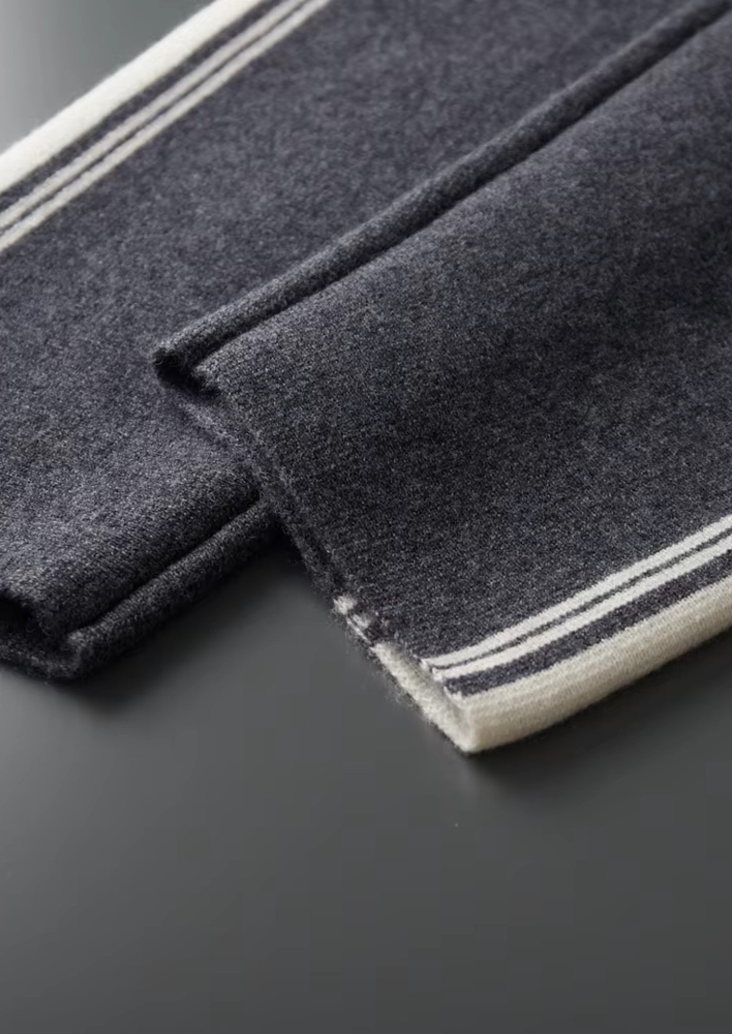 CONJUNTO DAMIEN EM LÃ MERINO PURA EXTRAFINA CINZA ESCURO