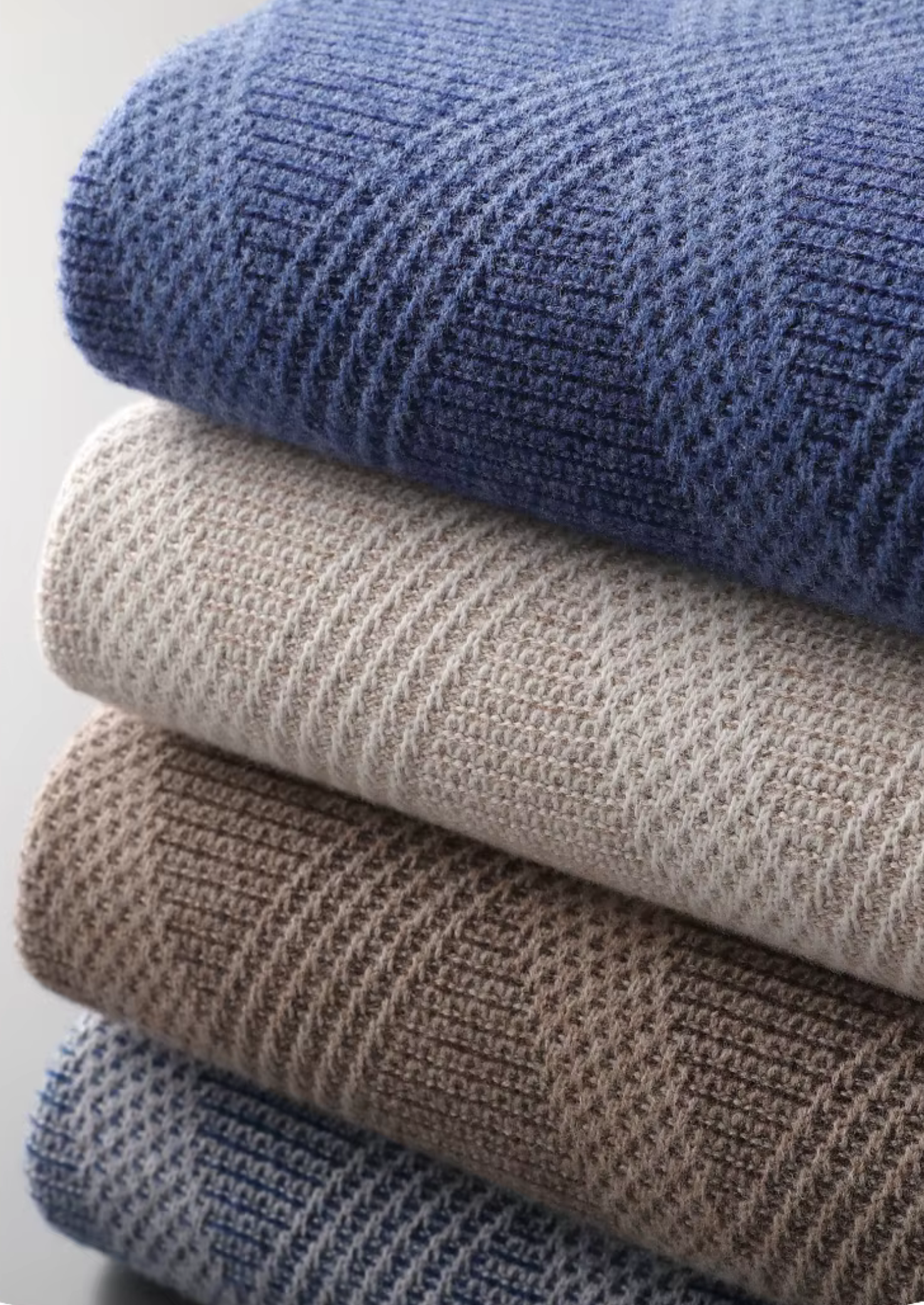 Suéter Gola Alta Bicolor Estampado em Lã Merino Extrafina Pura