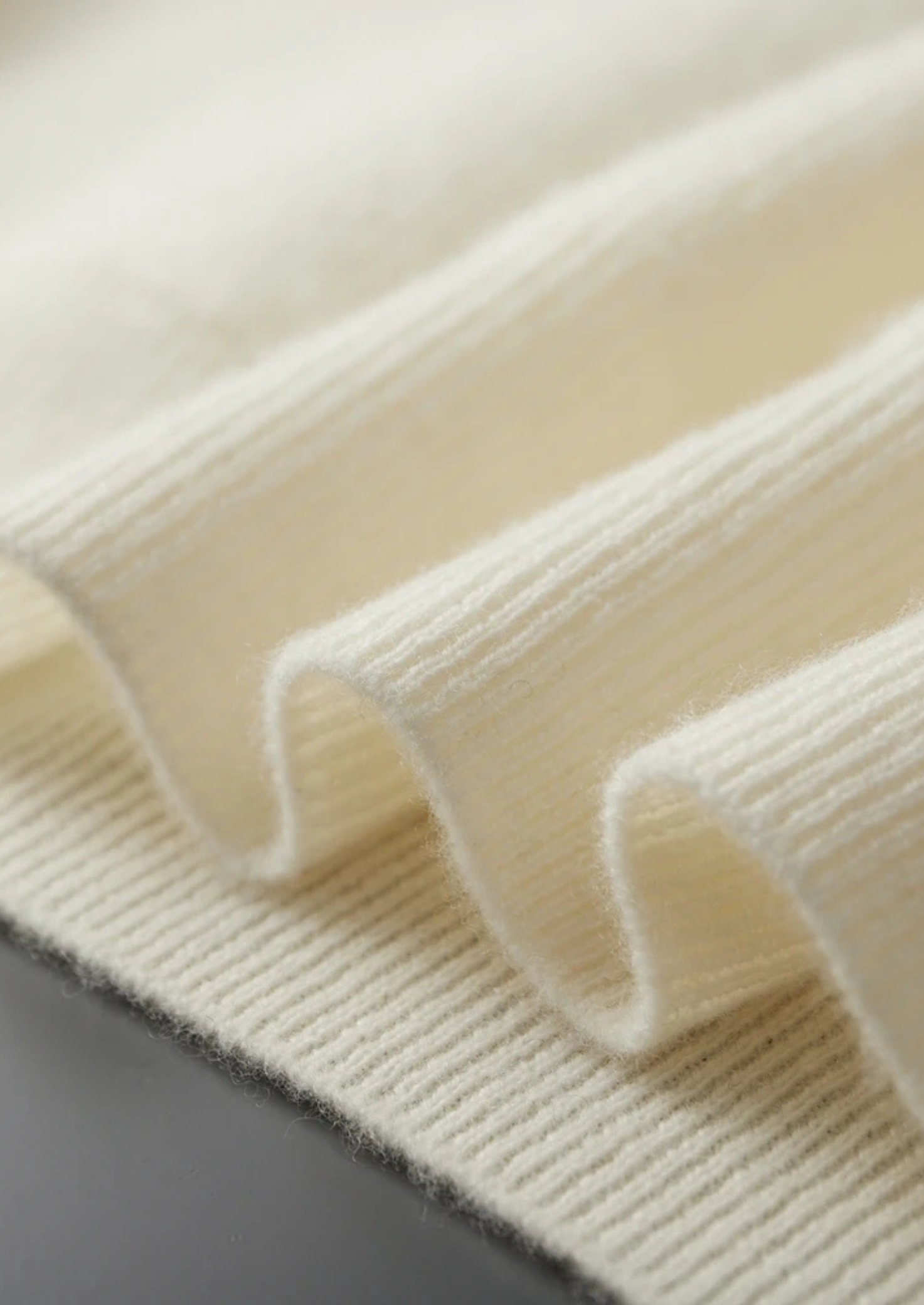 Suéter Premium em Cashmere Canelado com Meio Zíper