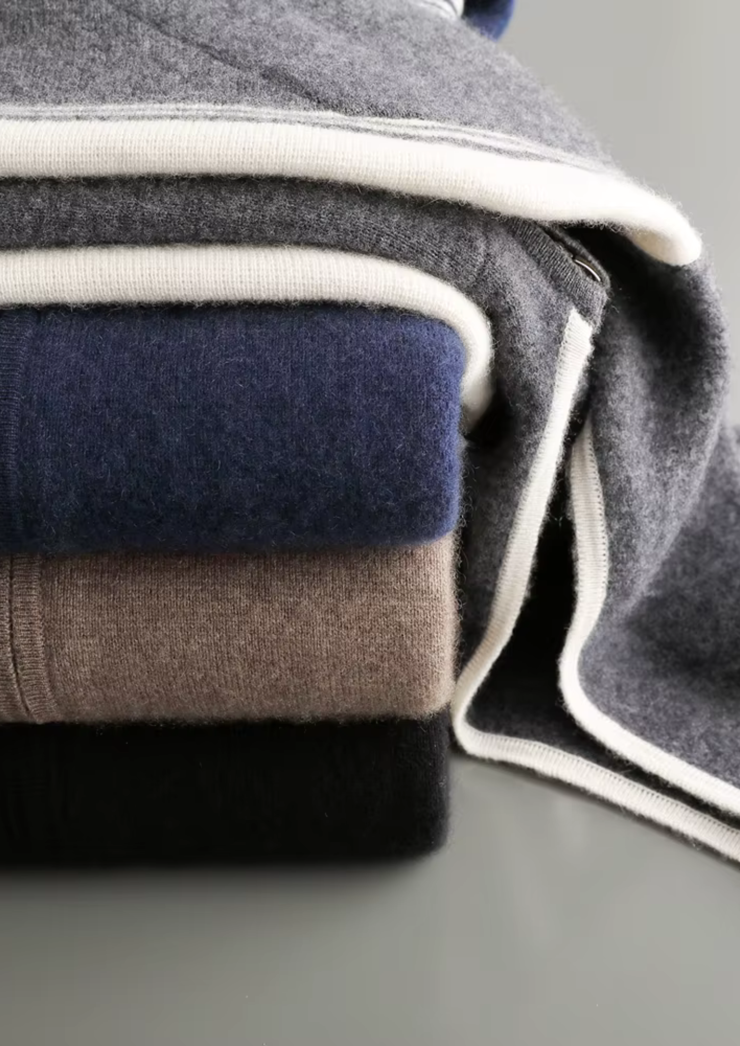 CONJUNTO DAMIEN EM LÃ MERINO PURA EXTRAFINA MOCA ESCURO