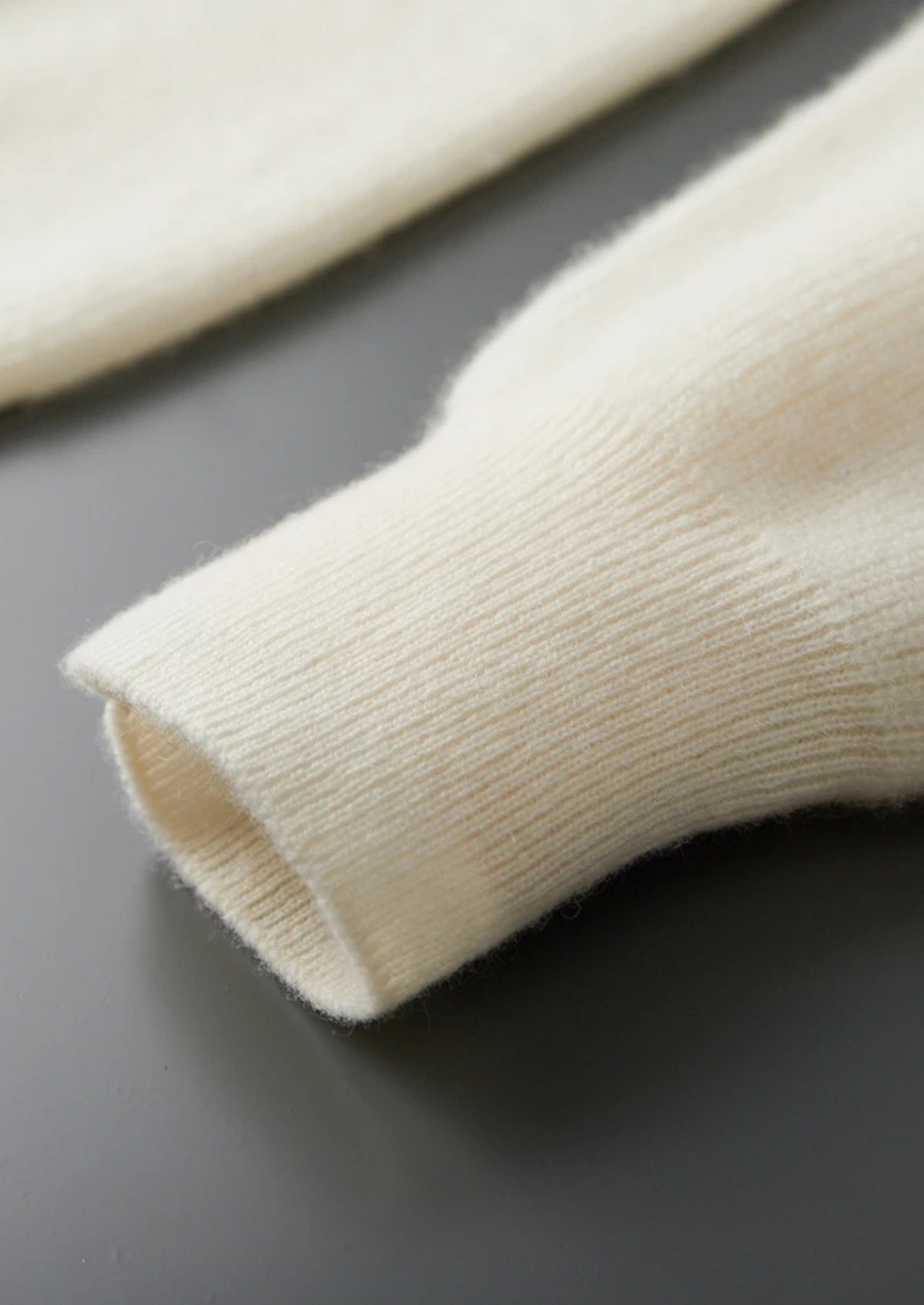 Suéter Premium em Cashmere Canelado com Meio Zíper