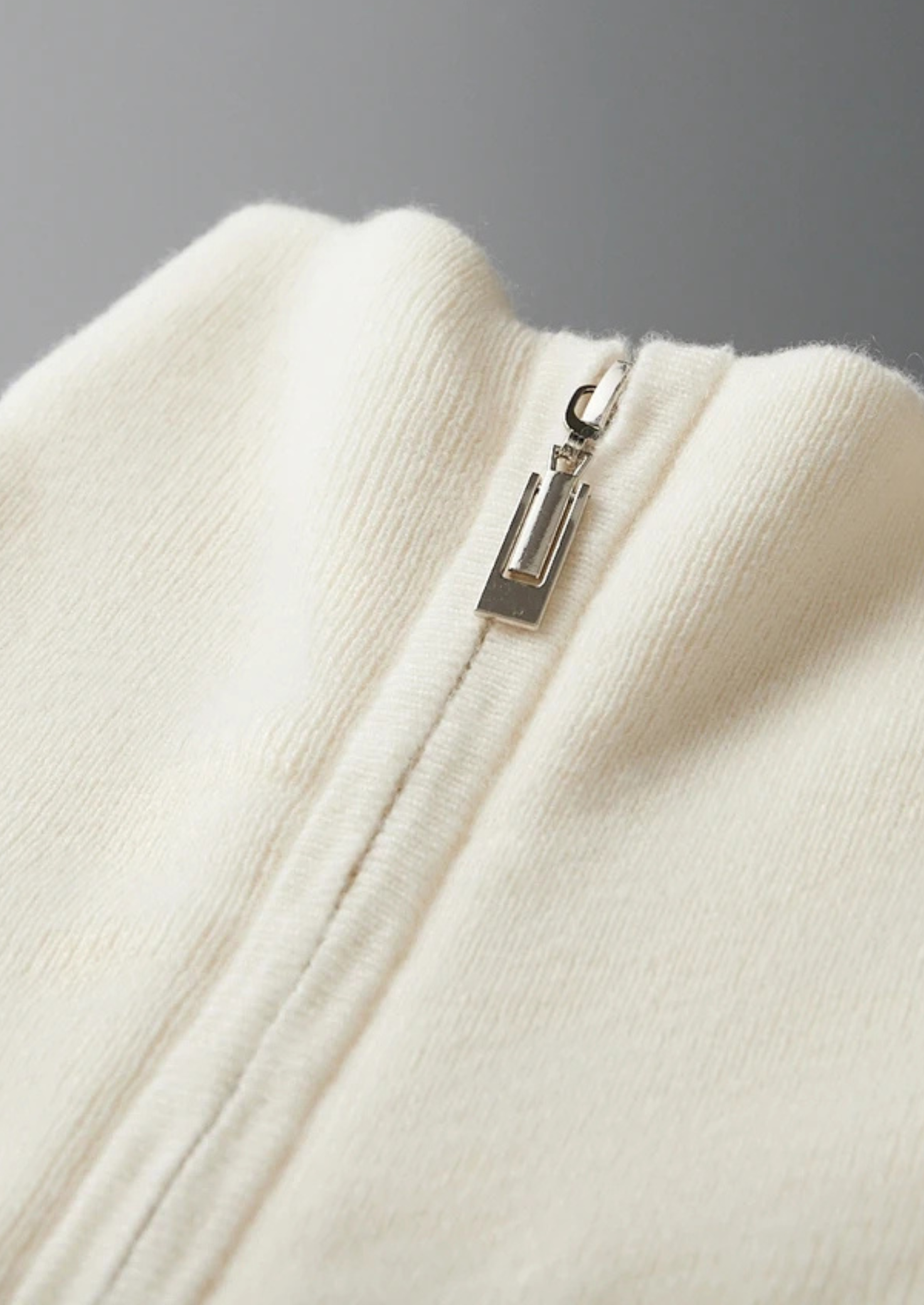 Suéter Premium em Cashmere Canelado com Meio Zíper